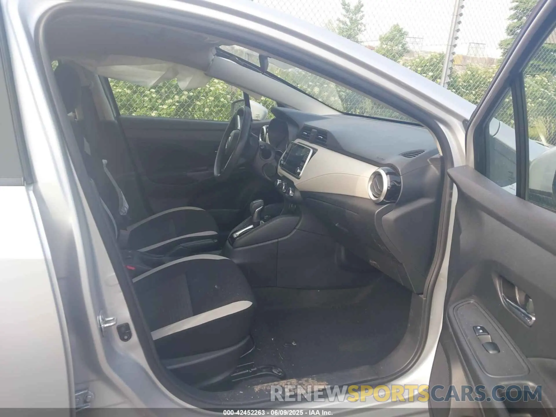 5 Photograph of a damaged car 3N1CN8EV7ML889070 NISSAN VERSA 2021