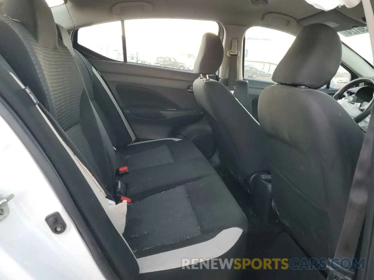 10 Photograph of a damaged car 3N1CN8EV8ML868132 NISSAN VERSA 2021