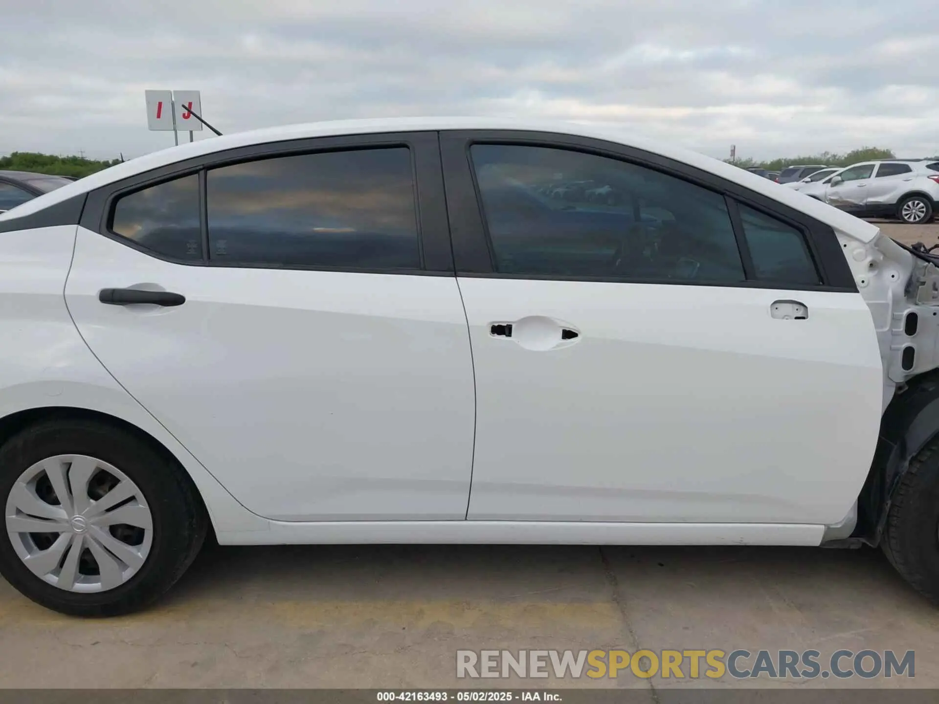 14 Photograph of a damaged car 3N1CN8DV2NL821813 NISSAN VERSA 2022