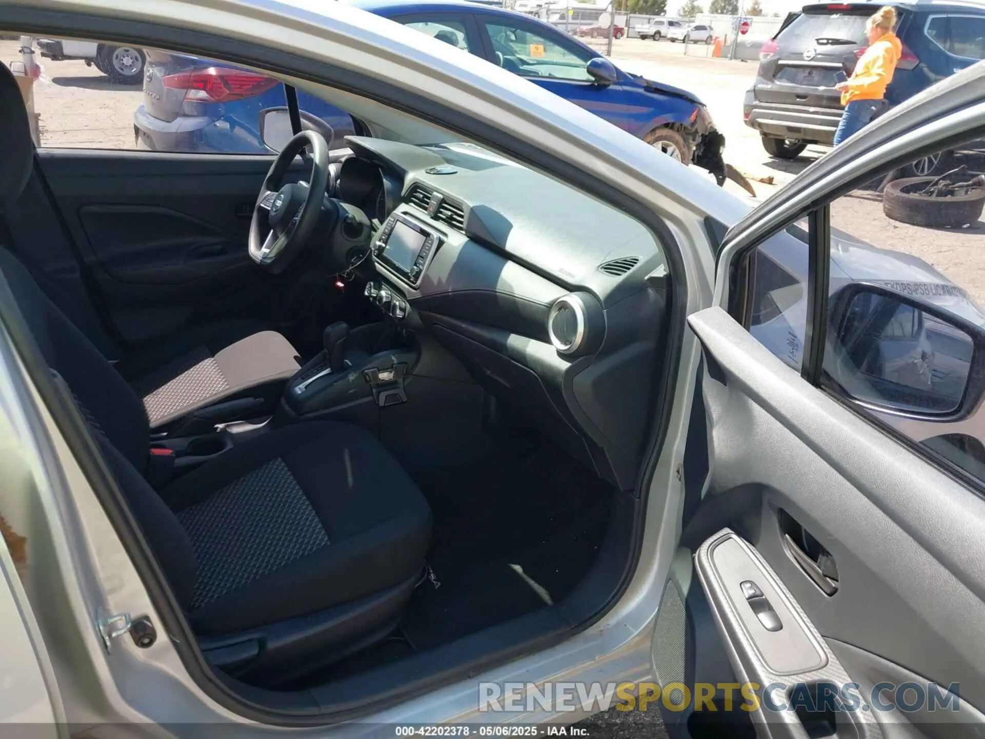 5 Photograph of a damaged car 3N1CN8DV3NL820203 NISSAN VERSA 2022