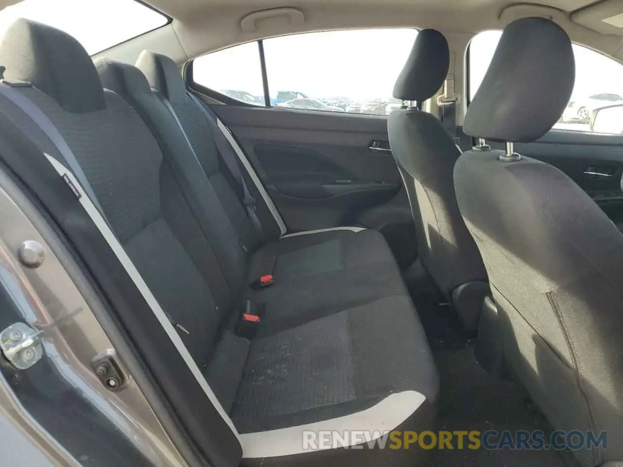 10 Photograph of a damaged car 3N1CN8EV6NL839813 NISSAN VERSA 2022