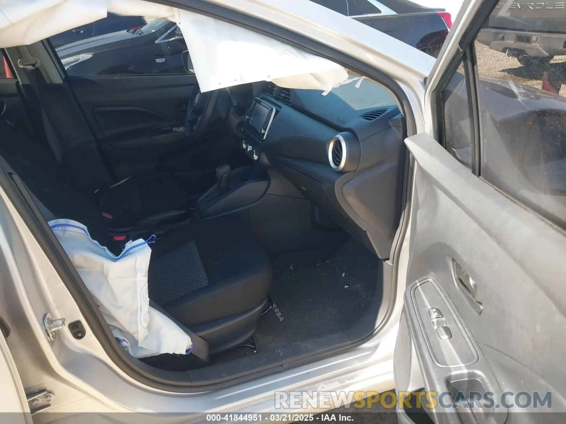 5 Photograph of a damaged car 3N1CN8DV2RL923750 NISSAN VERSA 2024