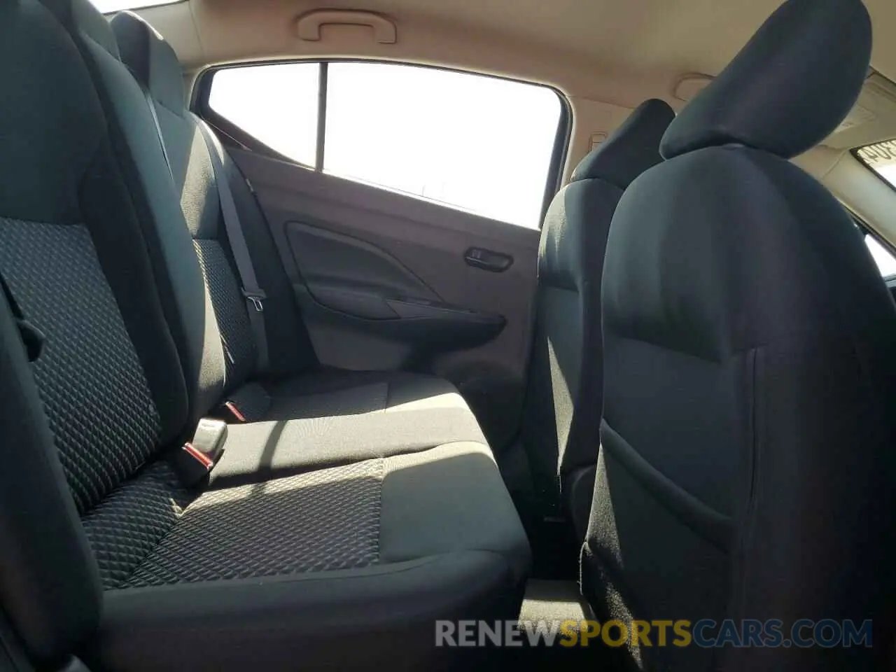 10 Photograph of a damaged car 3N1CN8DV5RL902505 NISSAN VERSA 2024