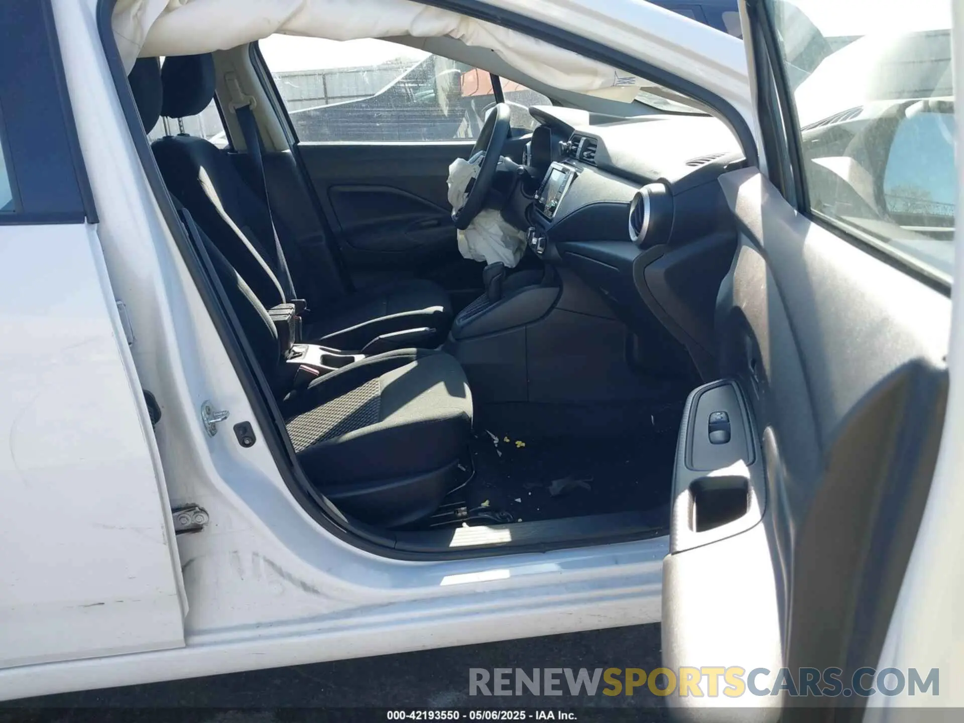 5 Photograph of a damaged car 3N1CN8DV8RL839657 NISSAN VERSA 2024
