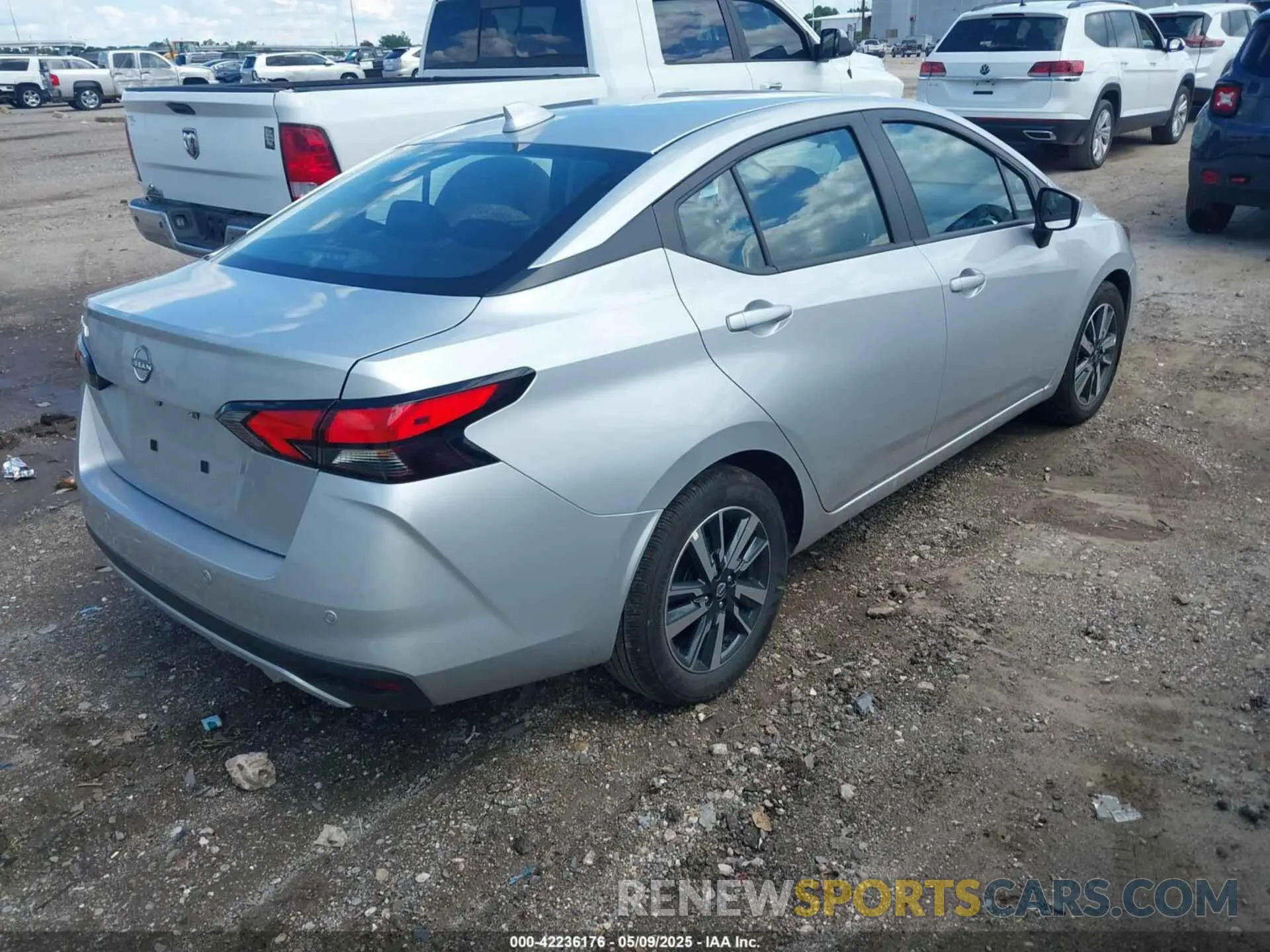 4 Фотография поврежденного автомобиля 3N1CN8EV5SL845663 NISSAN VERSA 2025