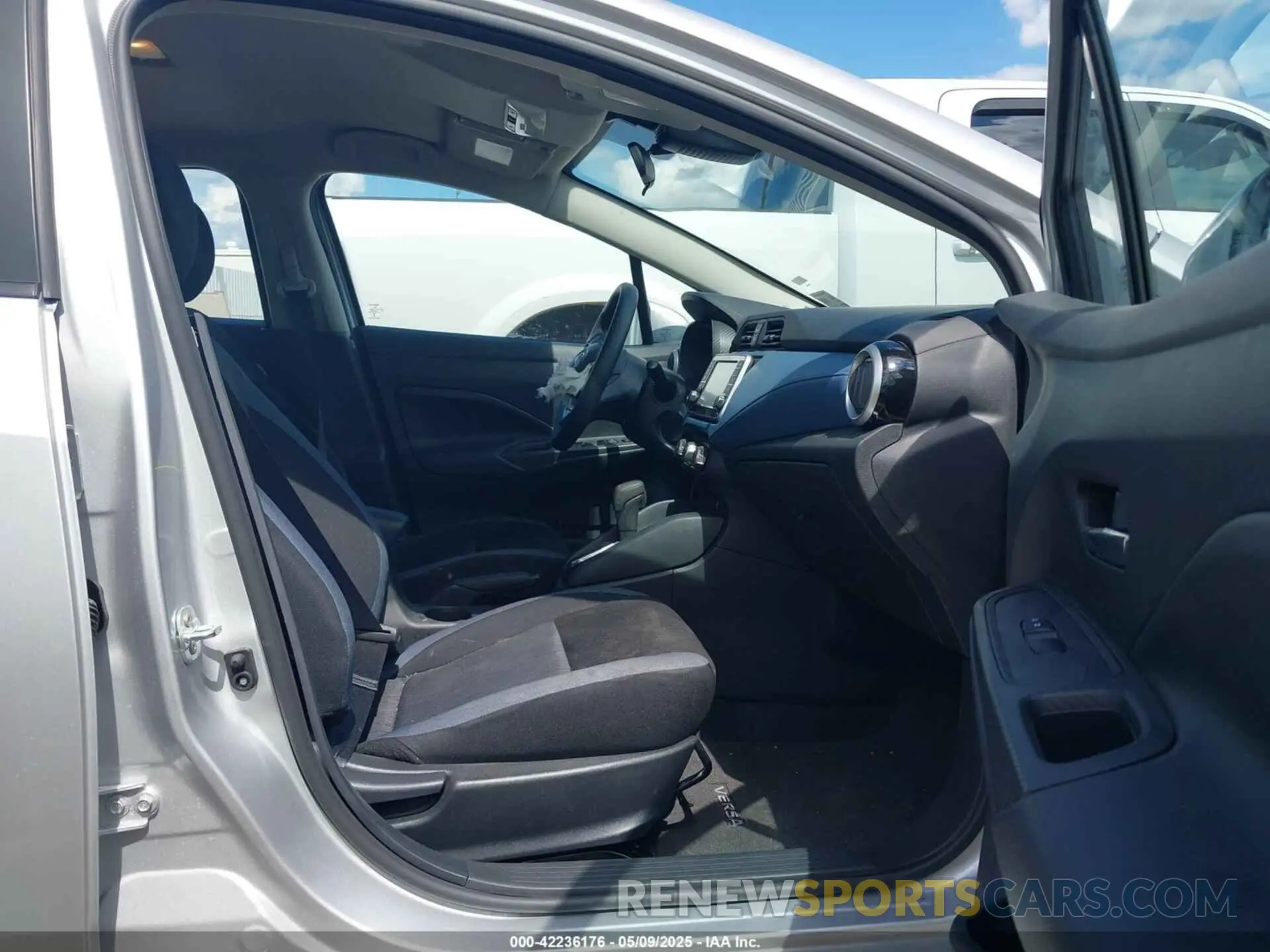 5 Фотография поврежденного автомобиля 3N1CN8EV5SL845663 NISSAN VERSA 2025