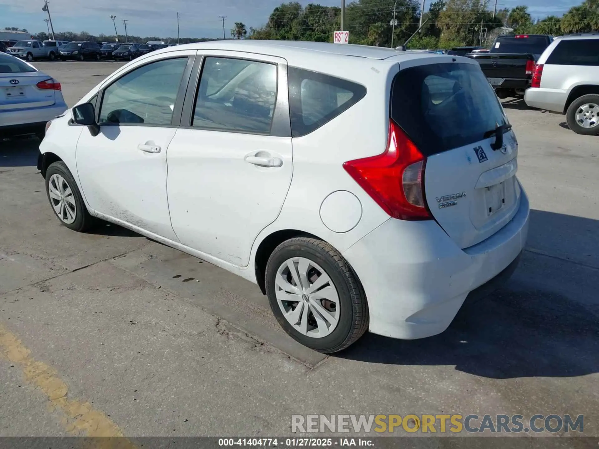 3 Фотография поврежденного автомобиля 3N1CE2CP1KL363757 NISSAN VERSA NOTE 2019