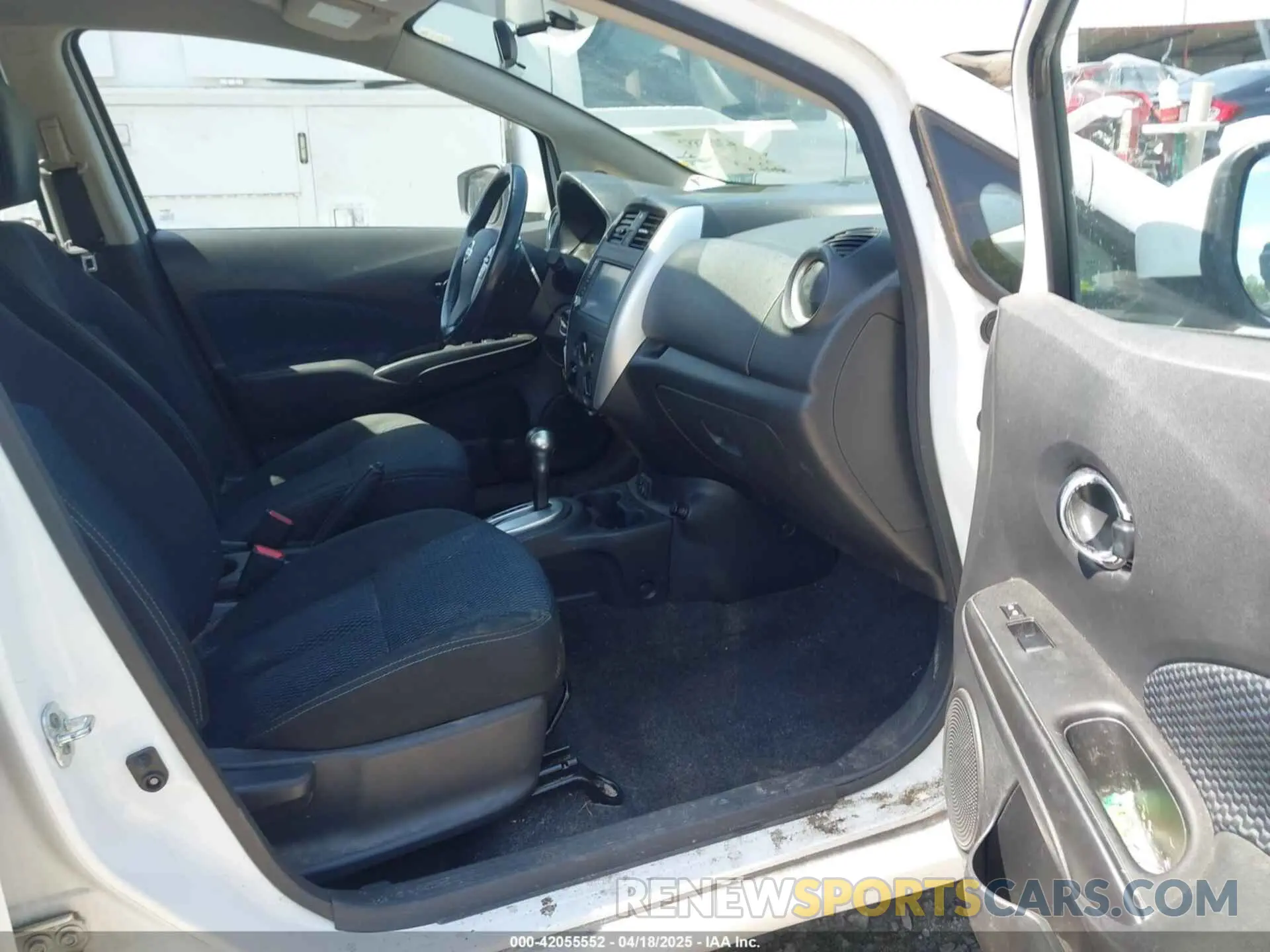 5 Фотография поврежденного автомобиля 3N1CE2CP1KL366321 NISSAN VERSA NOTE 2019
