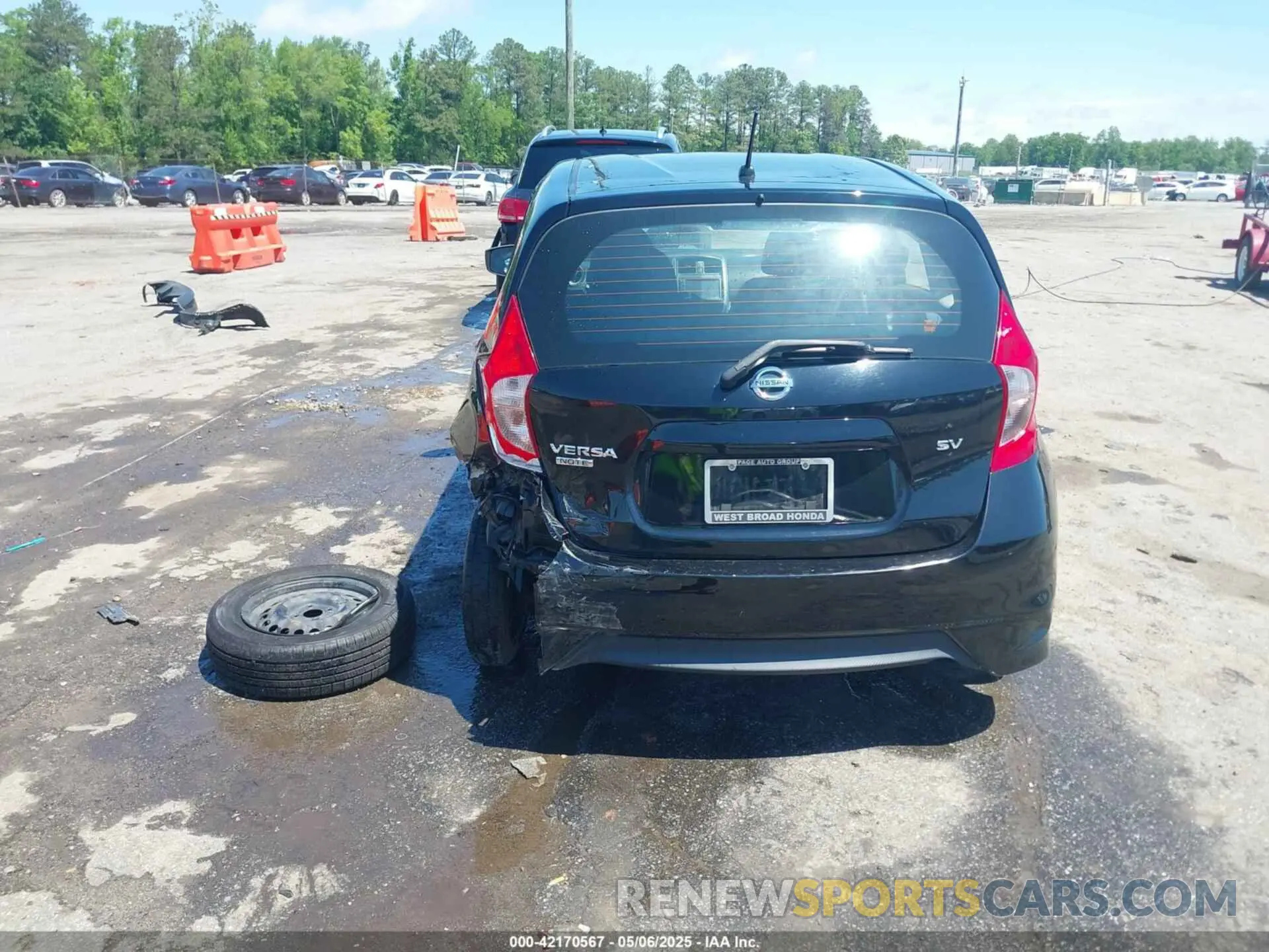 17 Photograph of a damaged car 3N1CE2CP3KL362898 NISSAN VERSA NOTE 2019