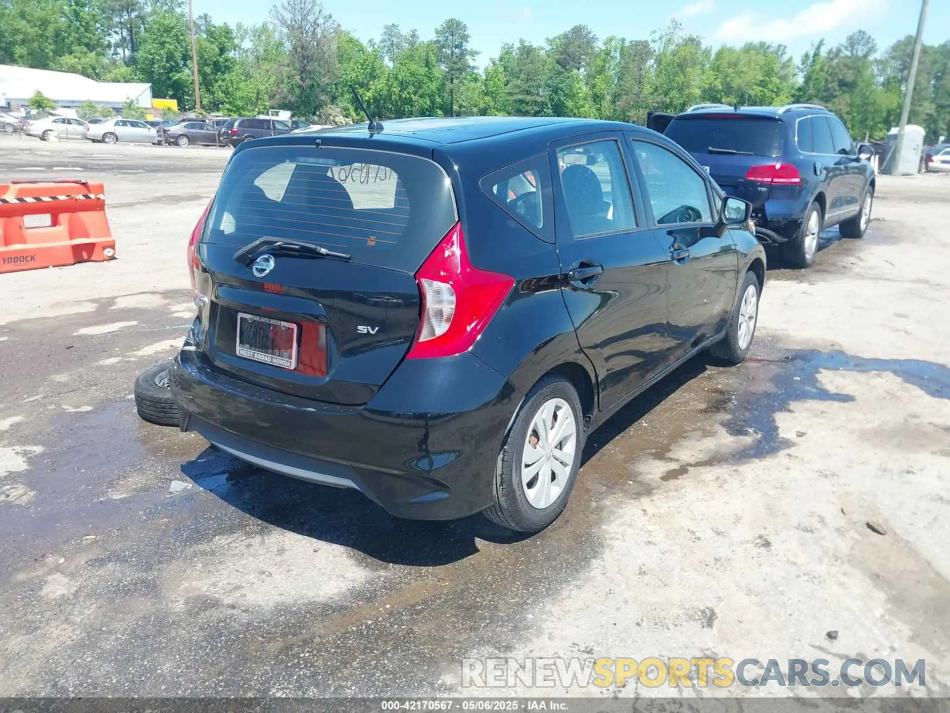 4 Photograph of a damaged car 3N1CE2CP3KL362898 NISSAN VERSA NOTE 2019