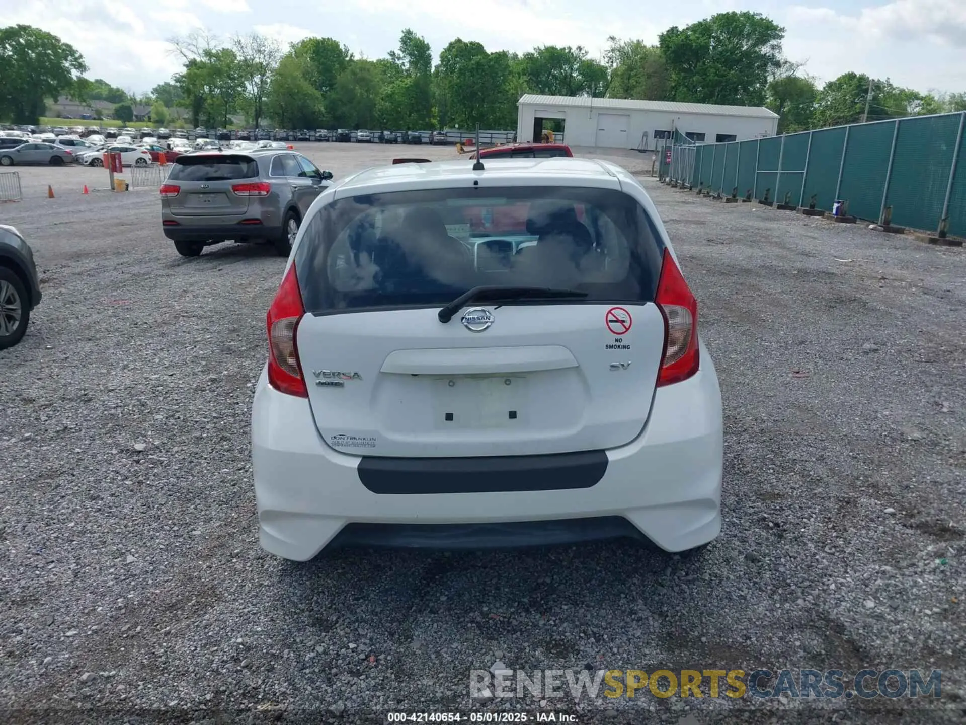 16 Photograph of a damaged car 3N1CE2CP4KL366202 NISSAN VERSA NOTE 2019