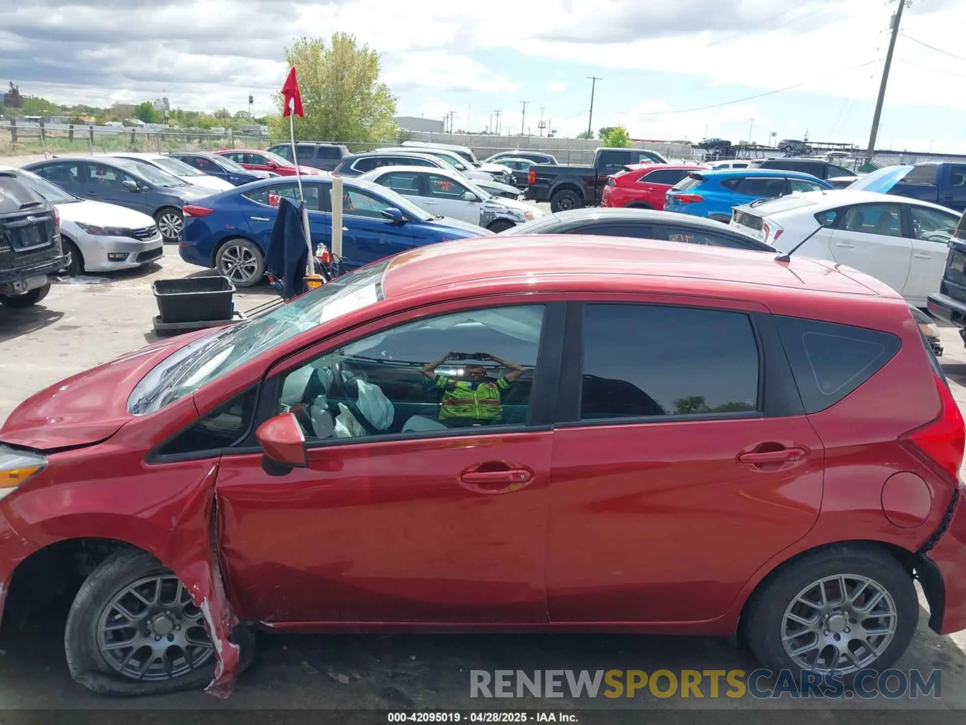 14 Photograph of a damaged car 3N1CE2CP6KL358182 NISSAN VERSA NOTE 2019