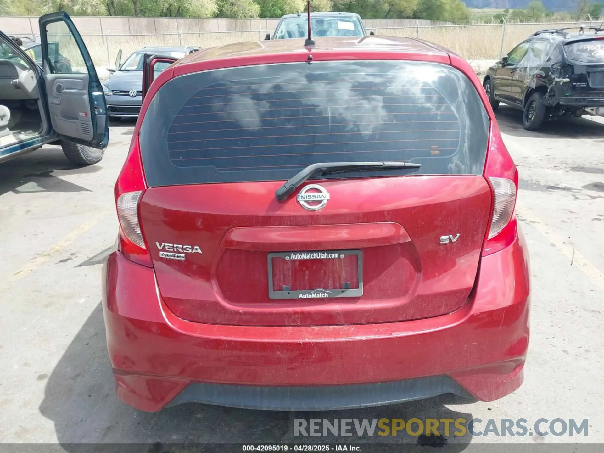 16 Photograph of a damaged car 3N1CE2CP6KL358182 NISSAN VERSA NOTE 2019