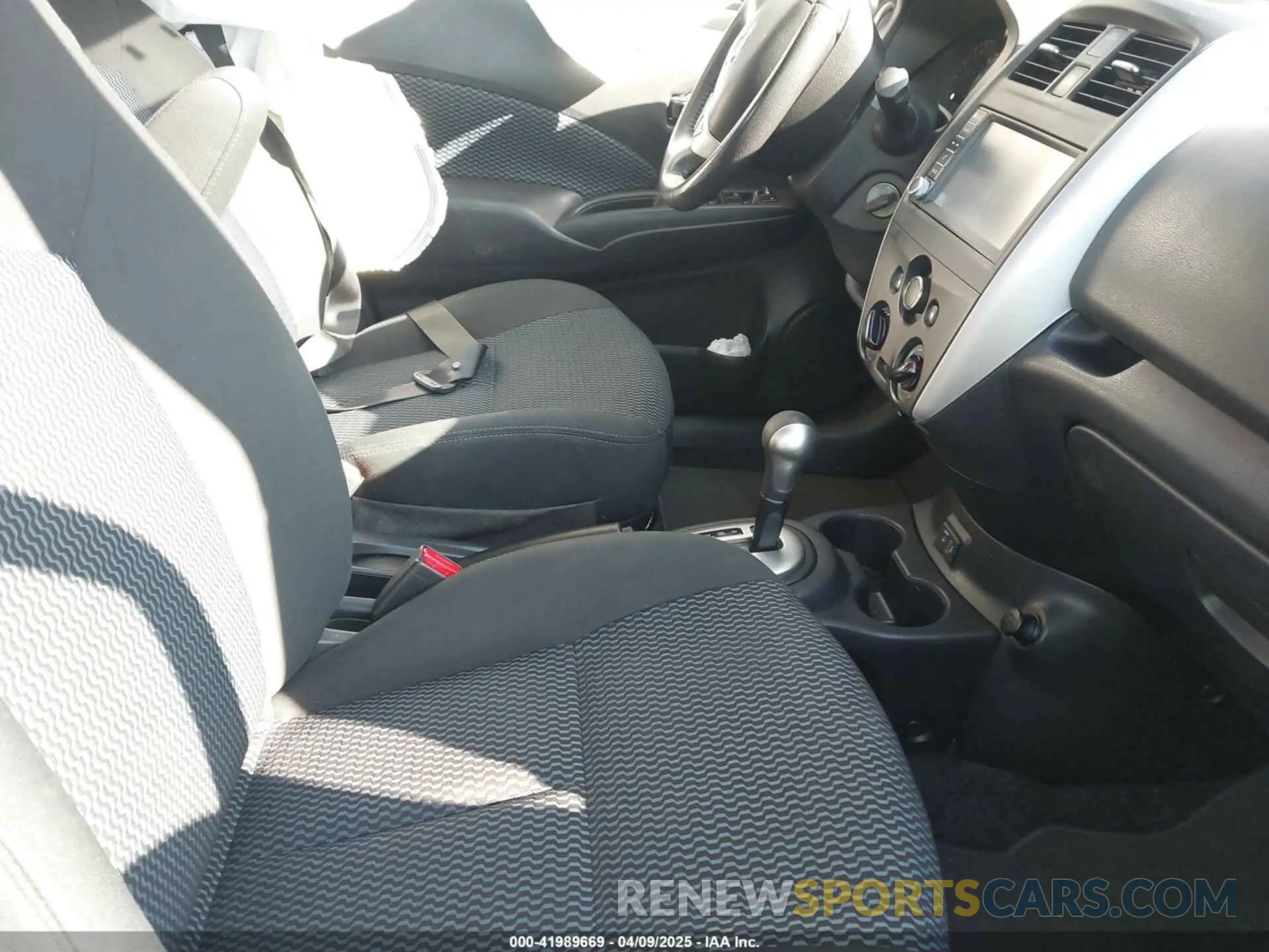 5 Фотография поврежденного автомобиля 3N1CE2CP8KL360435 NISSAN VERSA NOTE 2019