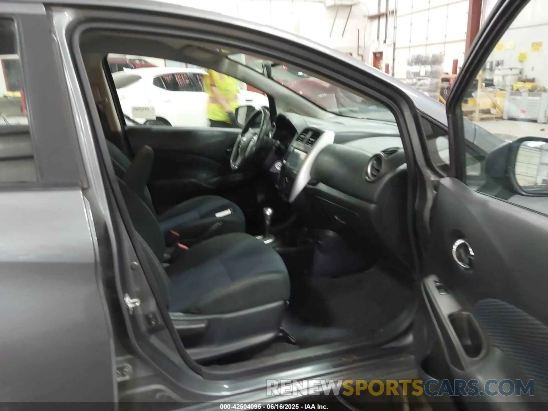 5 Фотография поврежденного автомобиля 3N1CE2CP8KL365392 NISSAN VERSA NOTE 2019