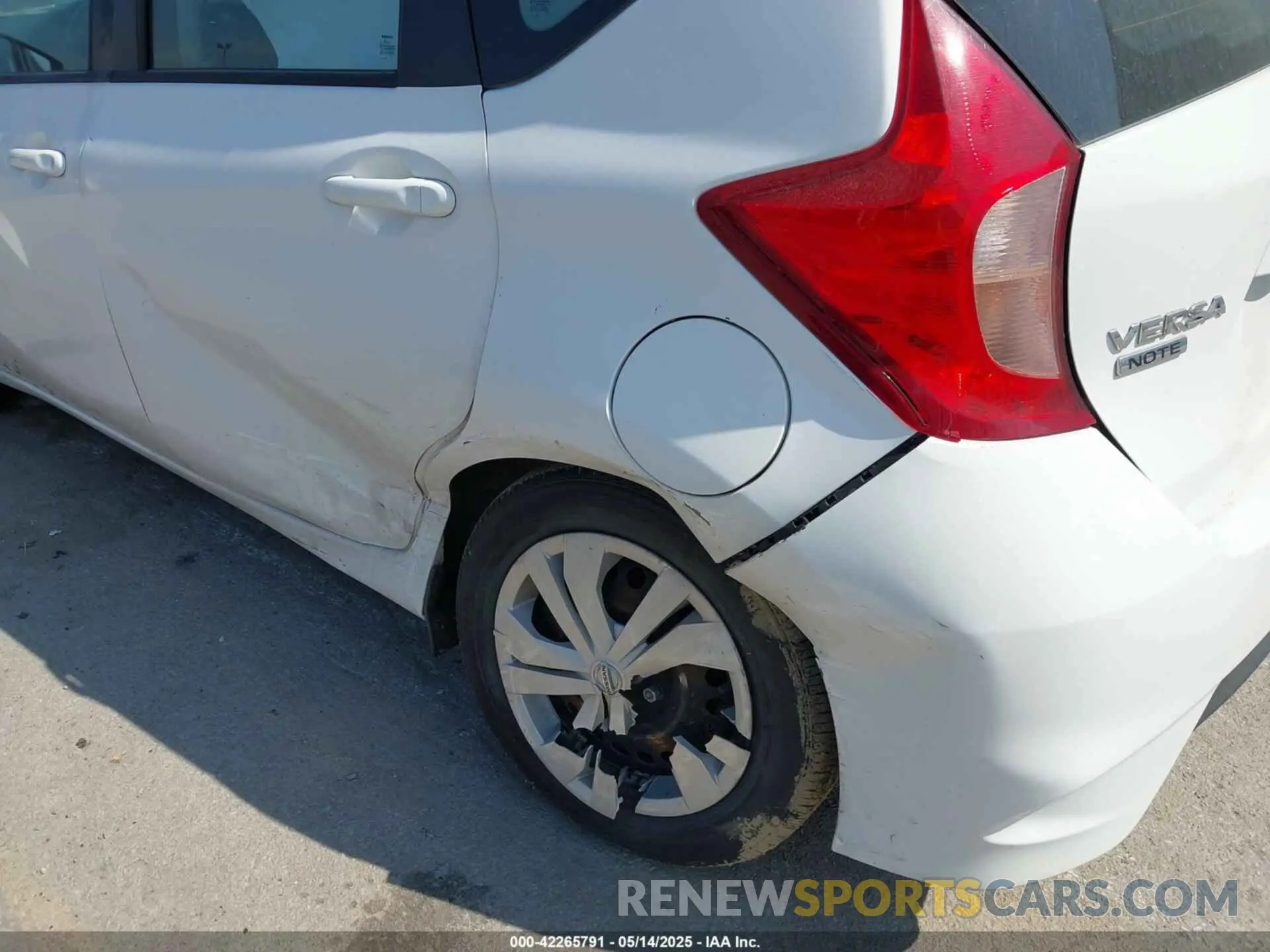 6 Photograph of a damaged car 3N1CE2CP8KL366185 NISSAN VERSA NOTE 2019