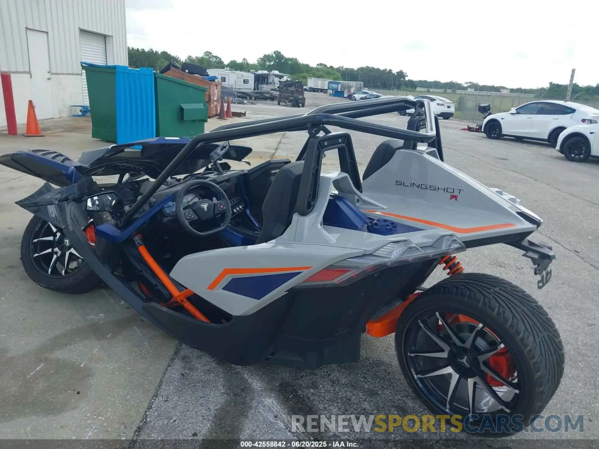 3 Photograph of a damaged car 57XAARHB7N8150036 POLARIS SLINGSHOT 2022