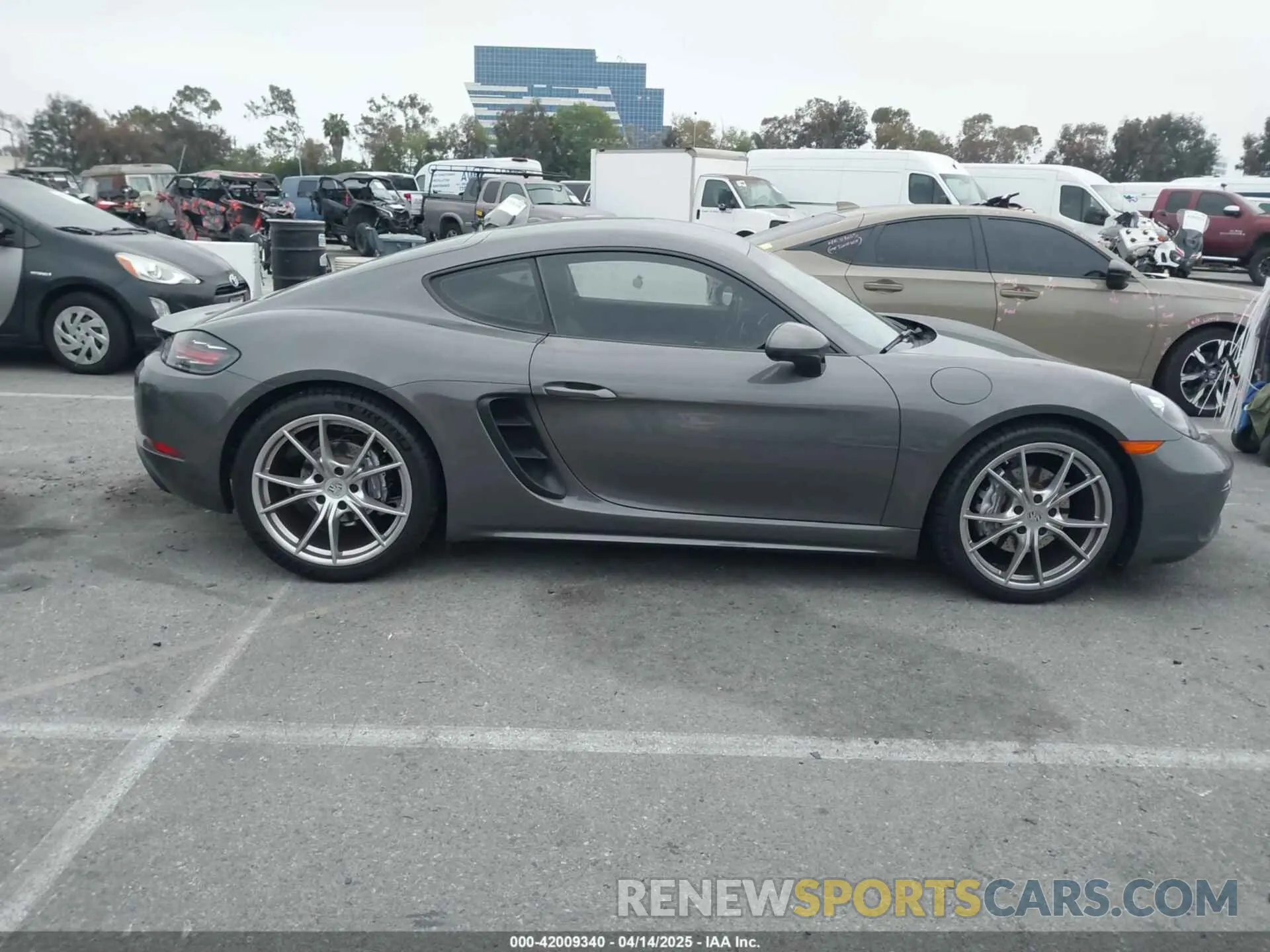 13 Фотография поврежденного автомобиля WP0AA2A84KS260748 PORSCHE 718 CAYMAN 2019