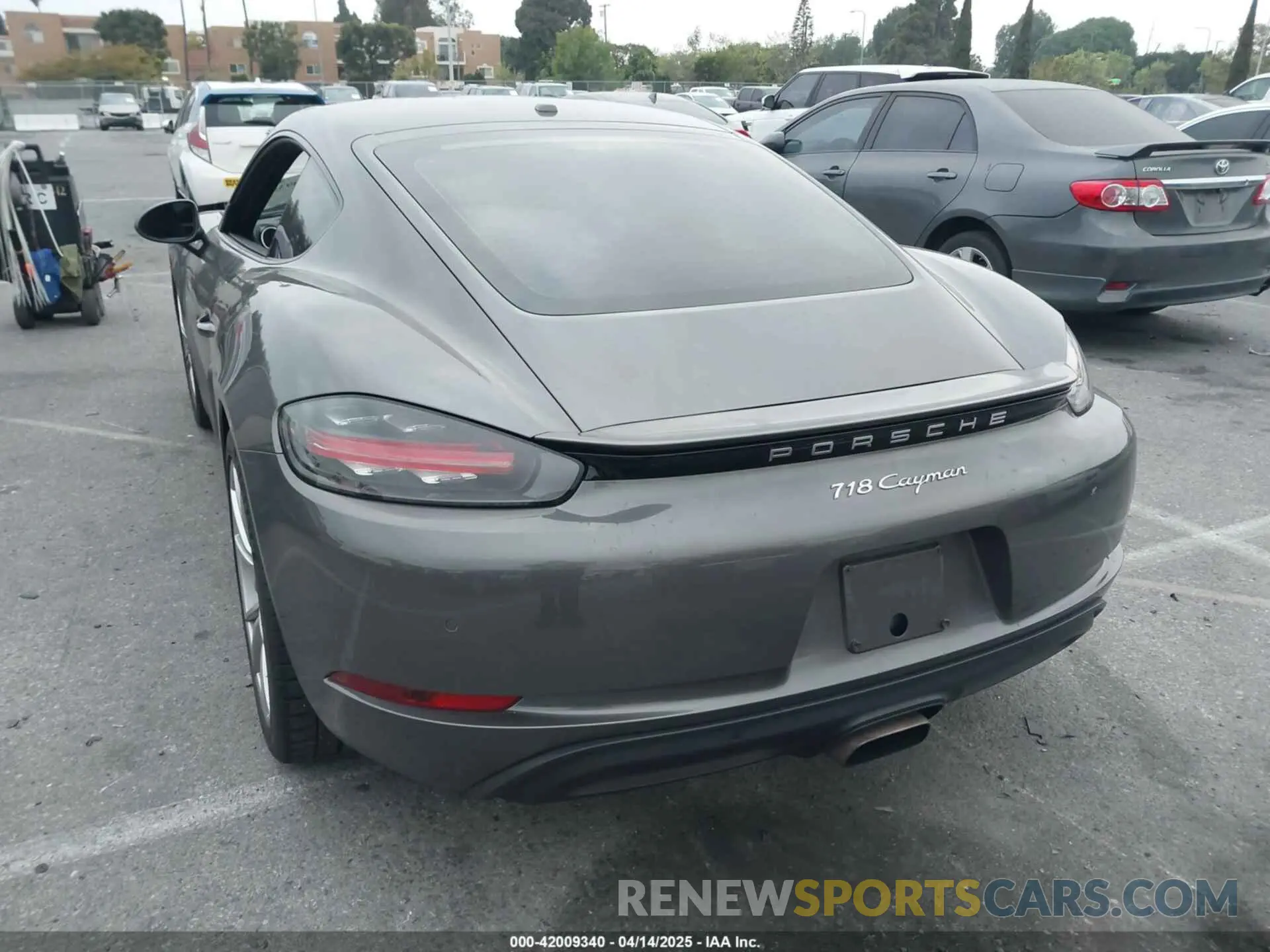3 Фотография поврежденного автомобиля WP0AA2A84KS260748 PORSCHE 718 CAYMAN 2019
