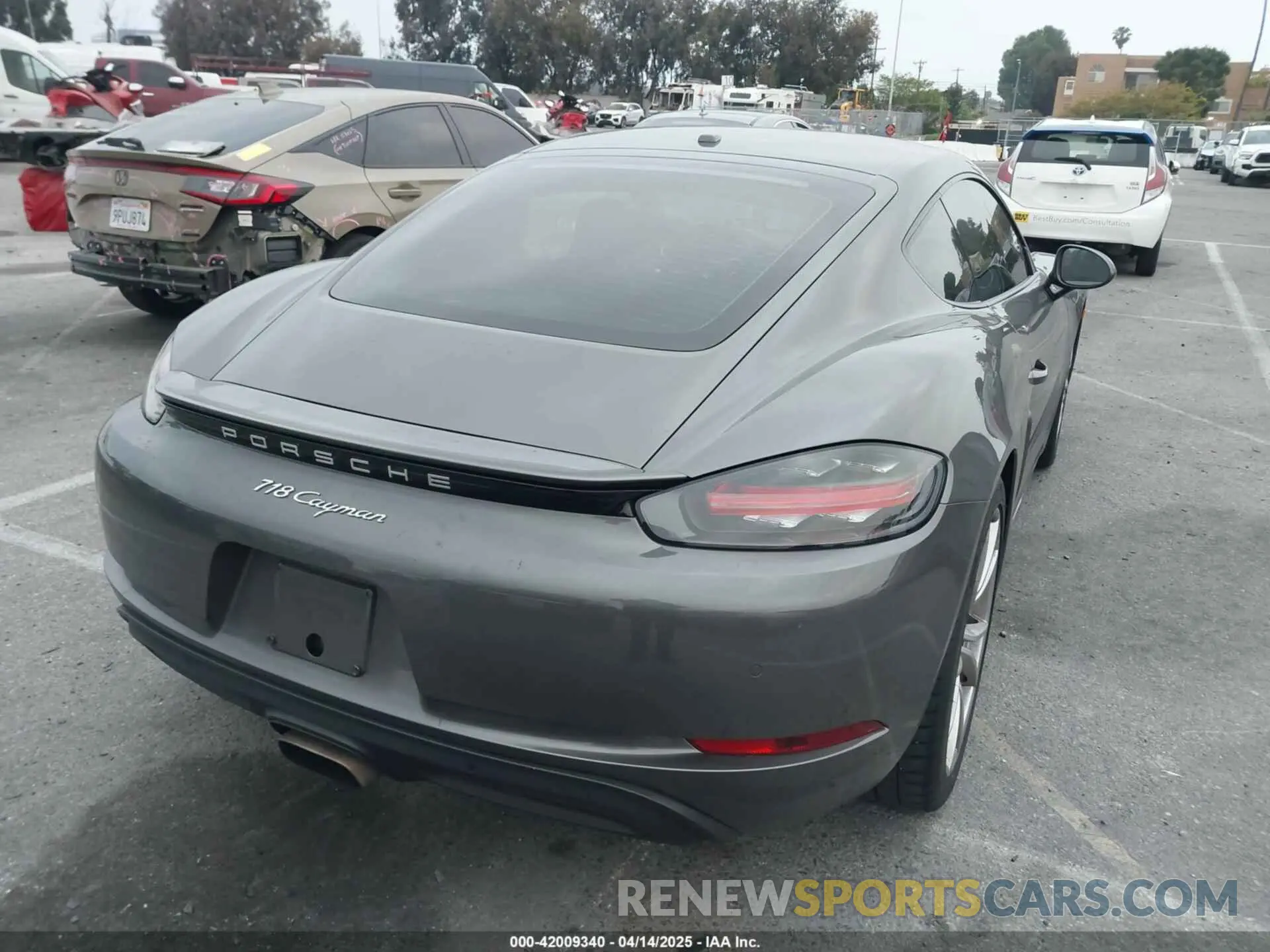 4 Фотография поврежденного автомобиля WP0AA2A84KS260748 PORSCHE 718 CAYMAN 2019