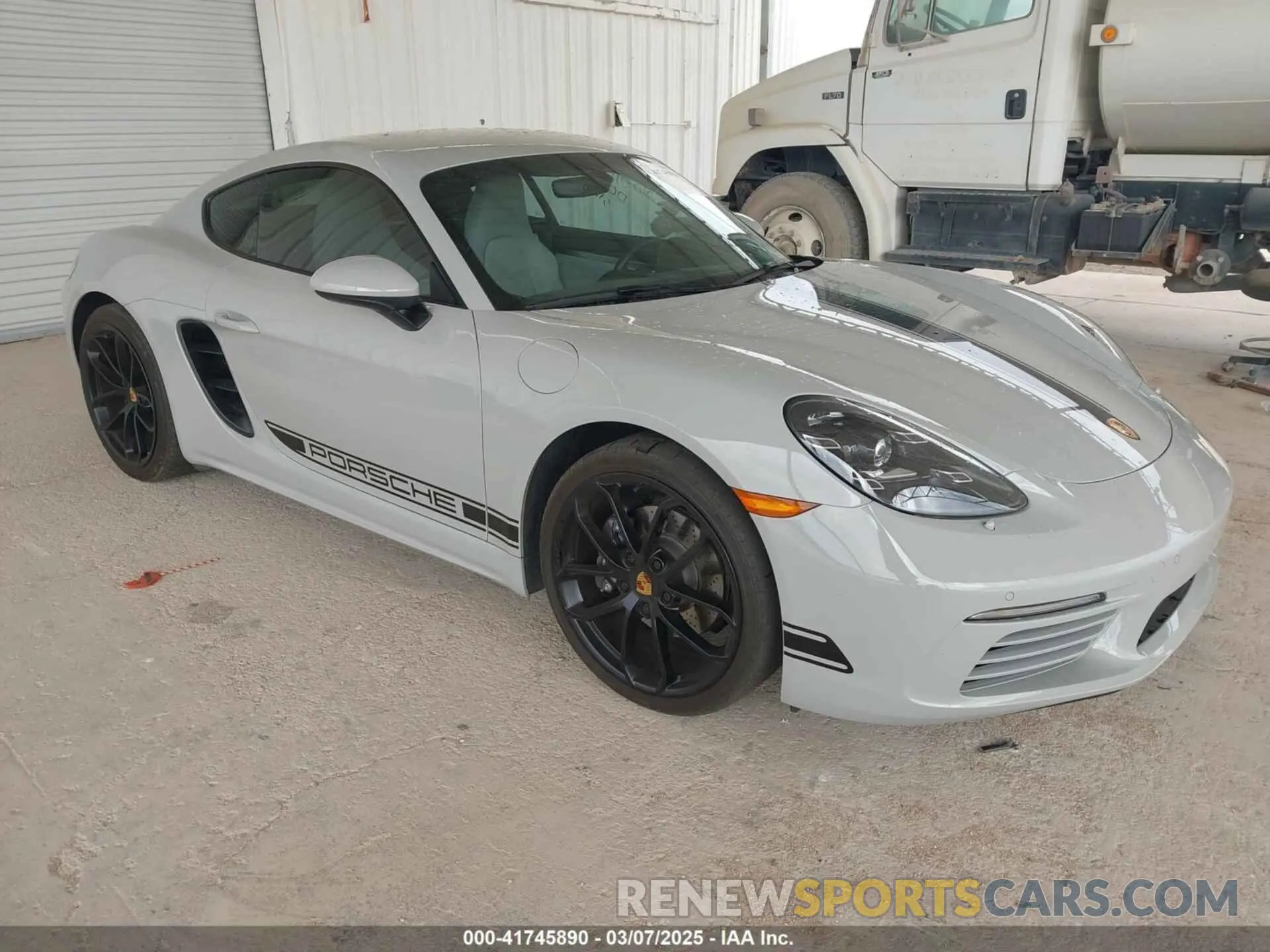 1 Фотография поврежденного автомобиля WP0AA2A83RK255017 PORSCHE 718 CAYMAN 2024