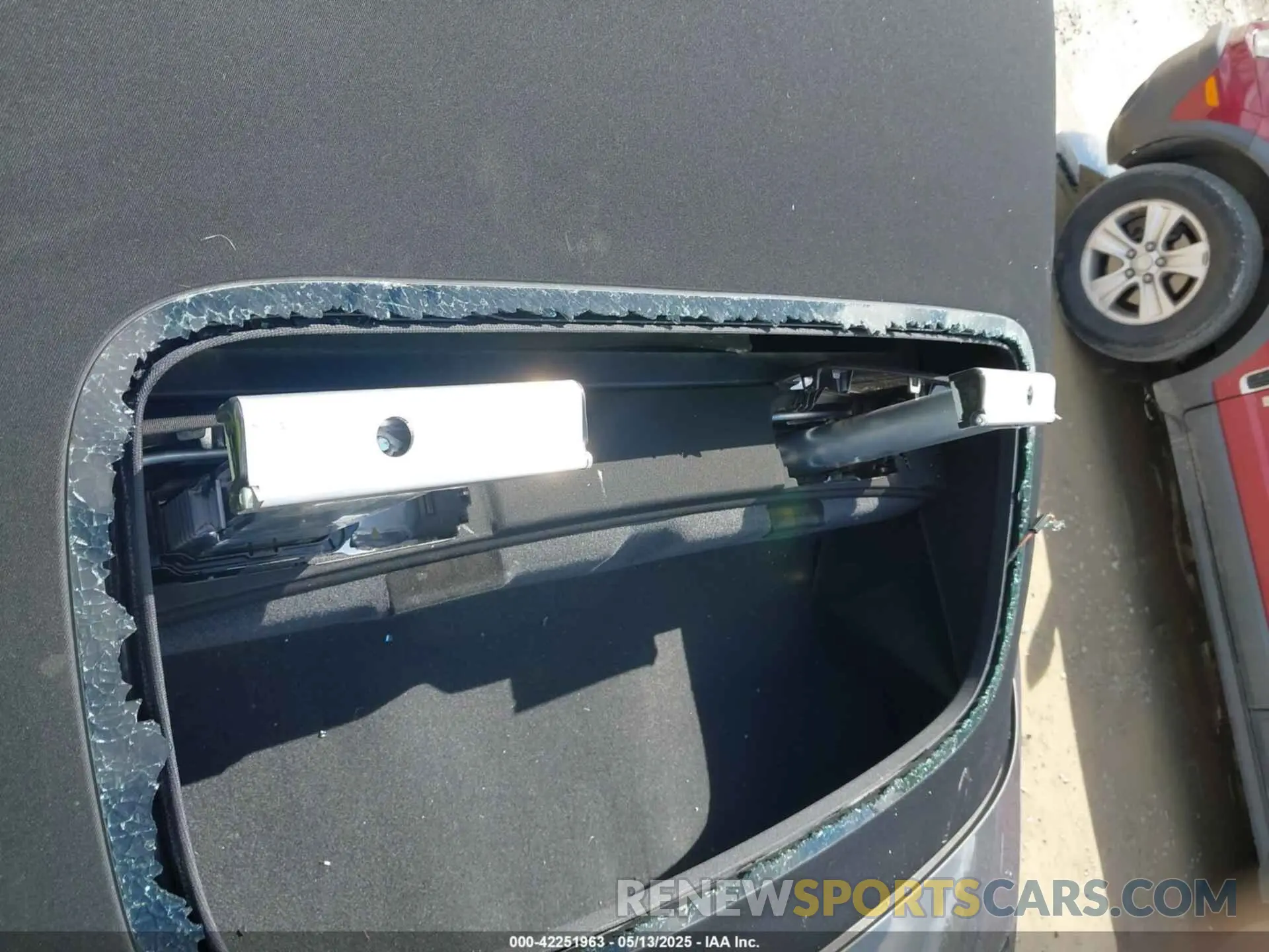 10 Photograph of a damaged car WP0CA2A98NS236295 PORSCHE 911 2022