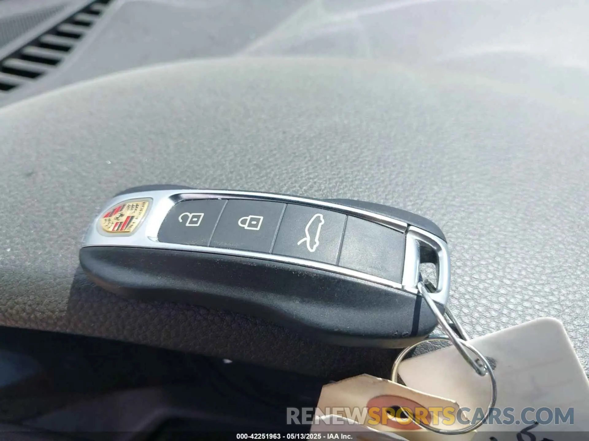 11 Photograph of a damaged car WP0CA2A98NS236295 PORSCHE 911 2022