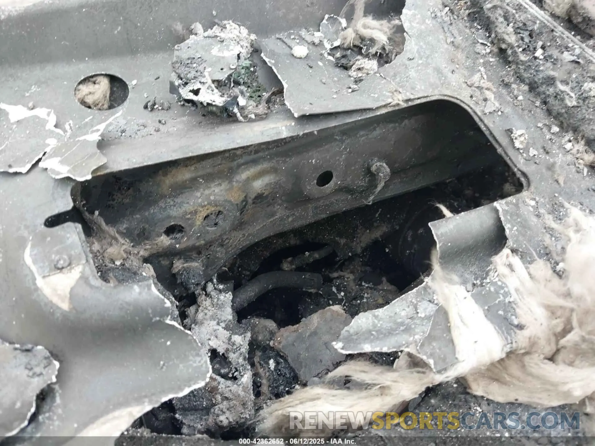 10 Photograph of a damaged car WP0AB2A99RS219239 PORSCHE 911 2024