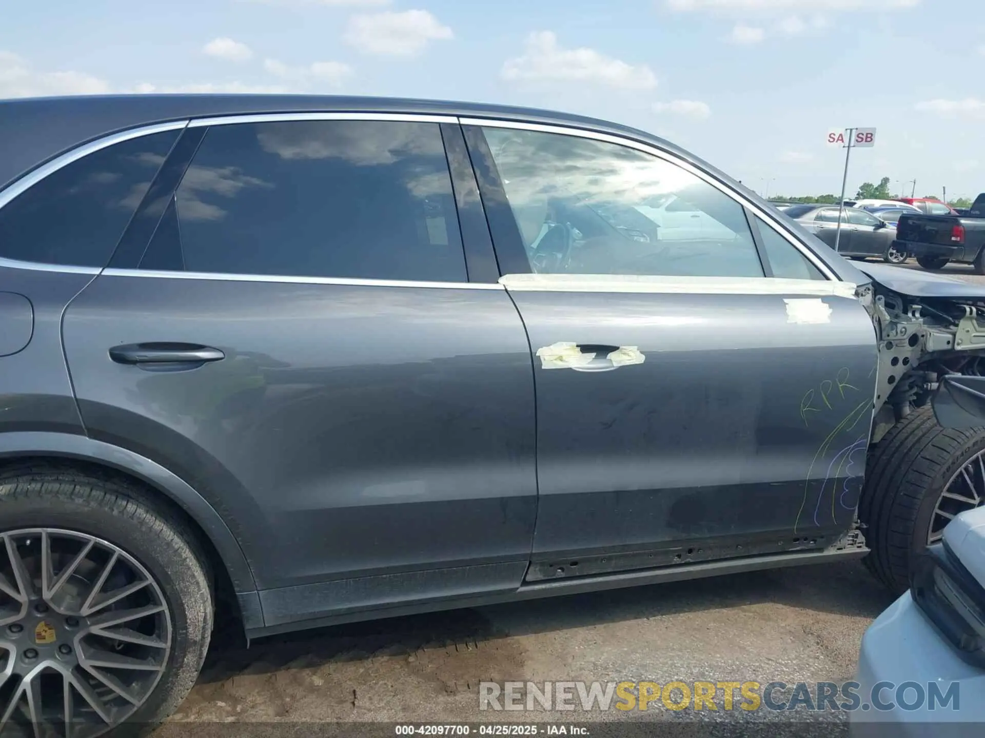 14 Photograph of a damaged car WP1AA2AY1KDA15473 PORSCHE CAYENNE 2019