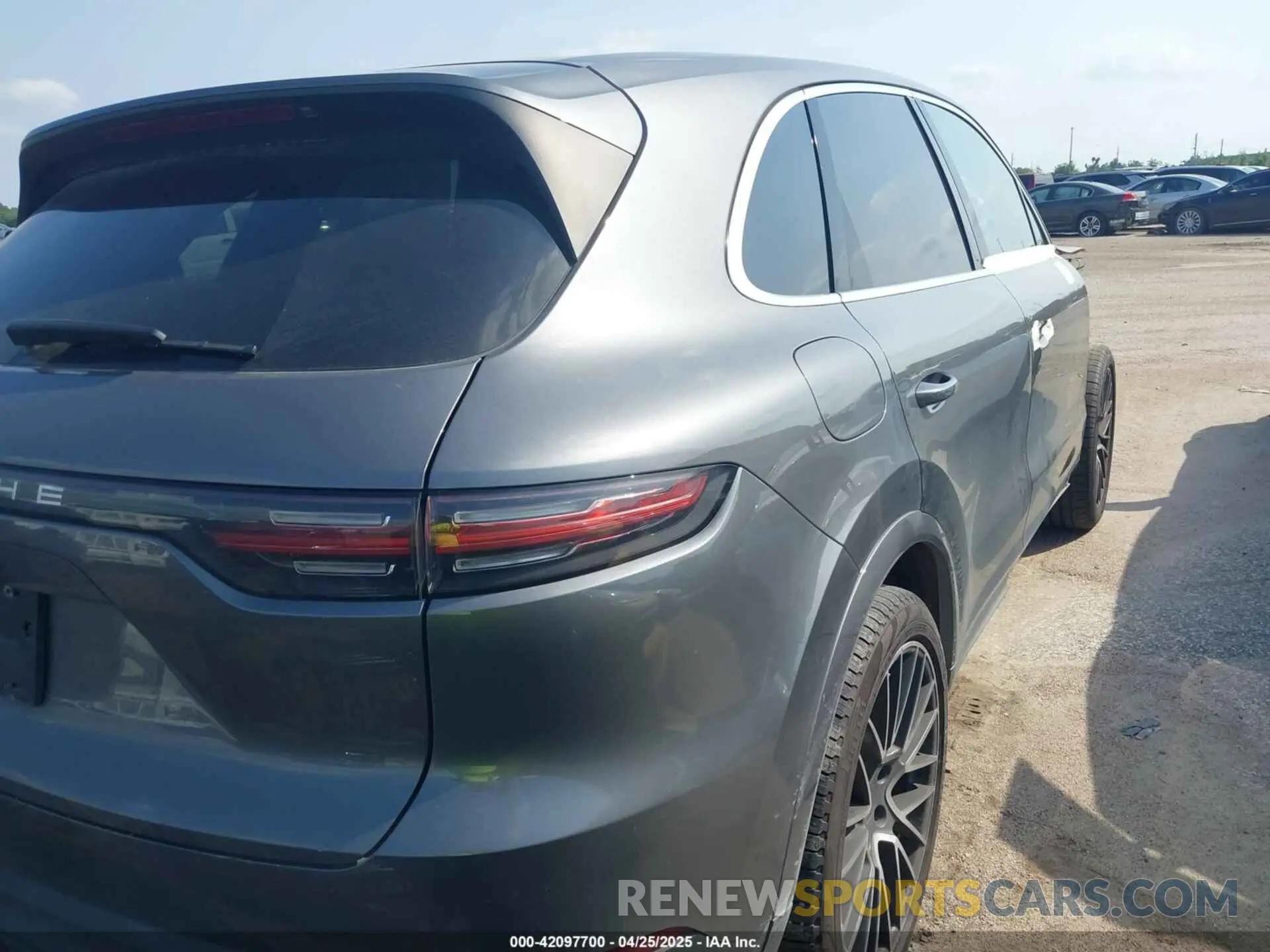 4 Photograph of a damaged car WP1AA2AY1KDA15473 PORSCHE CAYENNE 2019