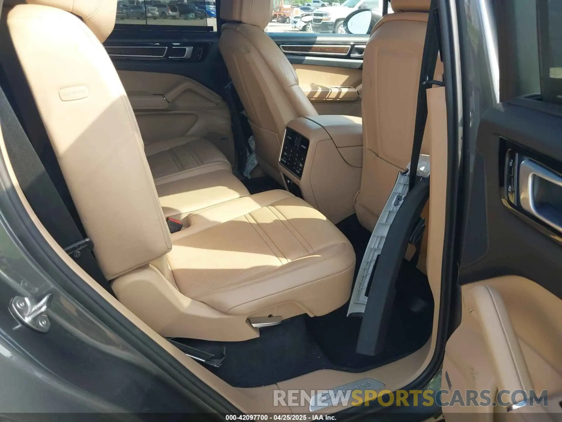 8 Photograph of a damaged car WP1AA2AY1KDA15473 PORSCHE CAYENNE 2019