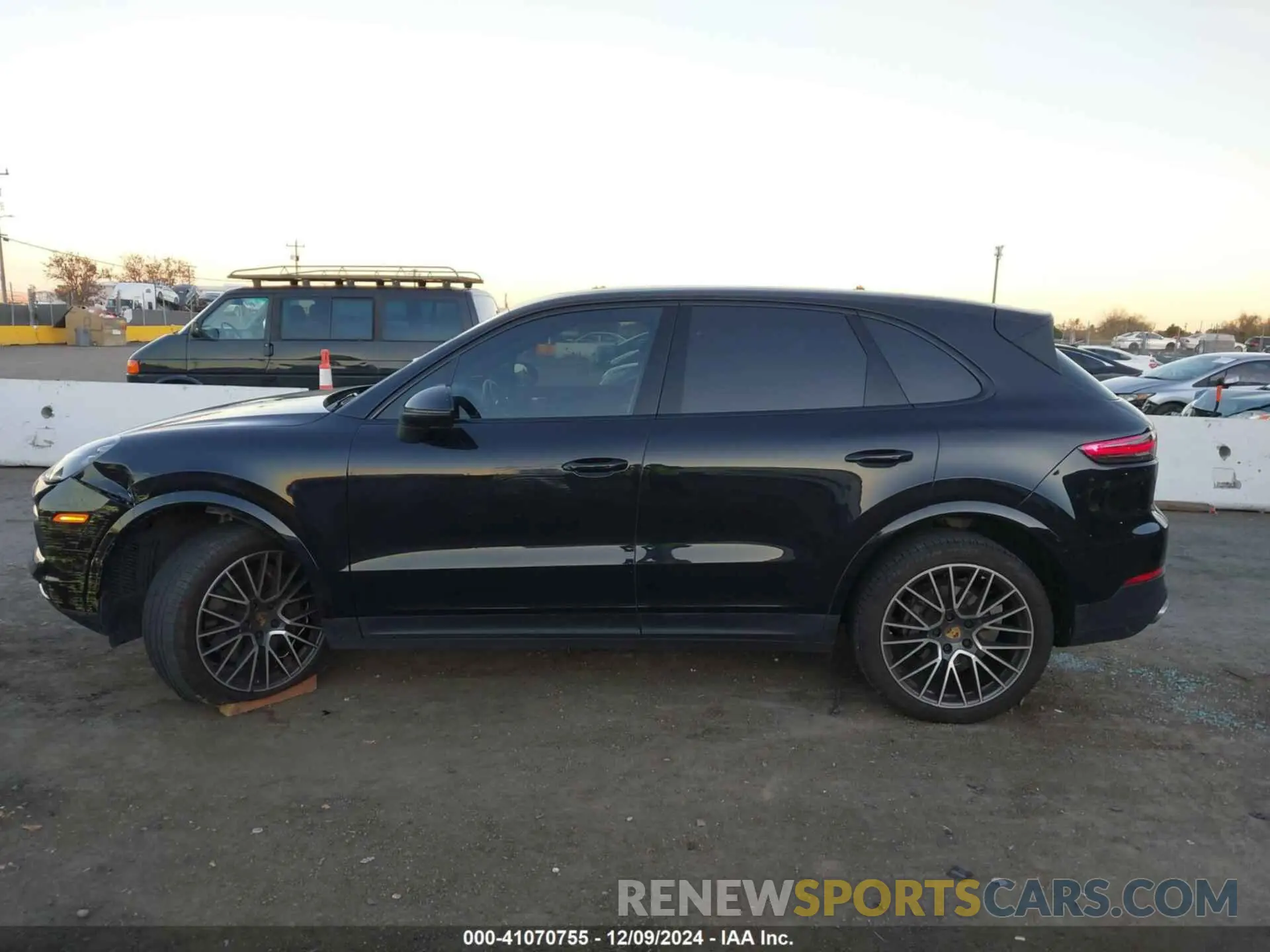 14 Photograph of a damaged car WP1AB2AY1KDA61379 PORSCHE CAYENNE 2019