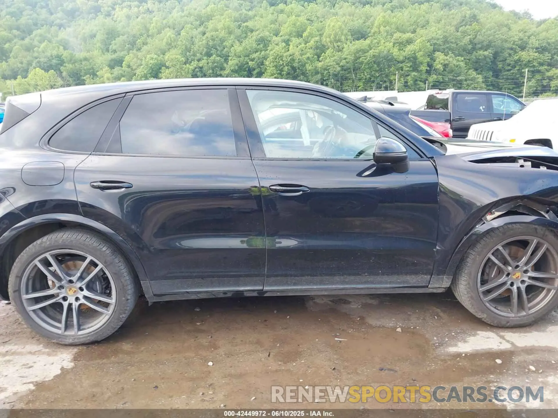 13 Photograph of a damaged car WP1AA2AY4LDA07823 PORSCHE CAYENNE 2020