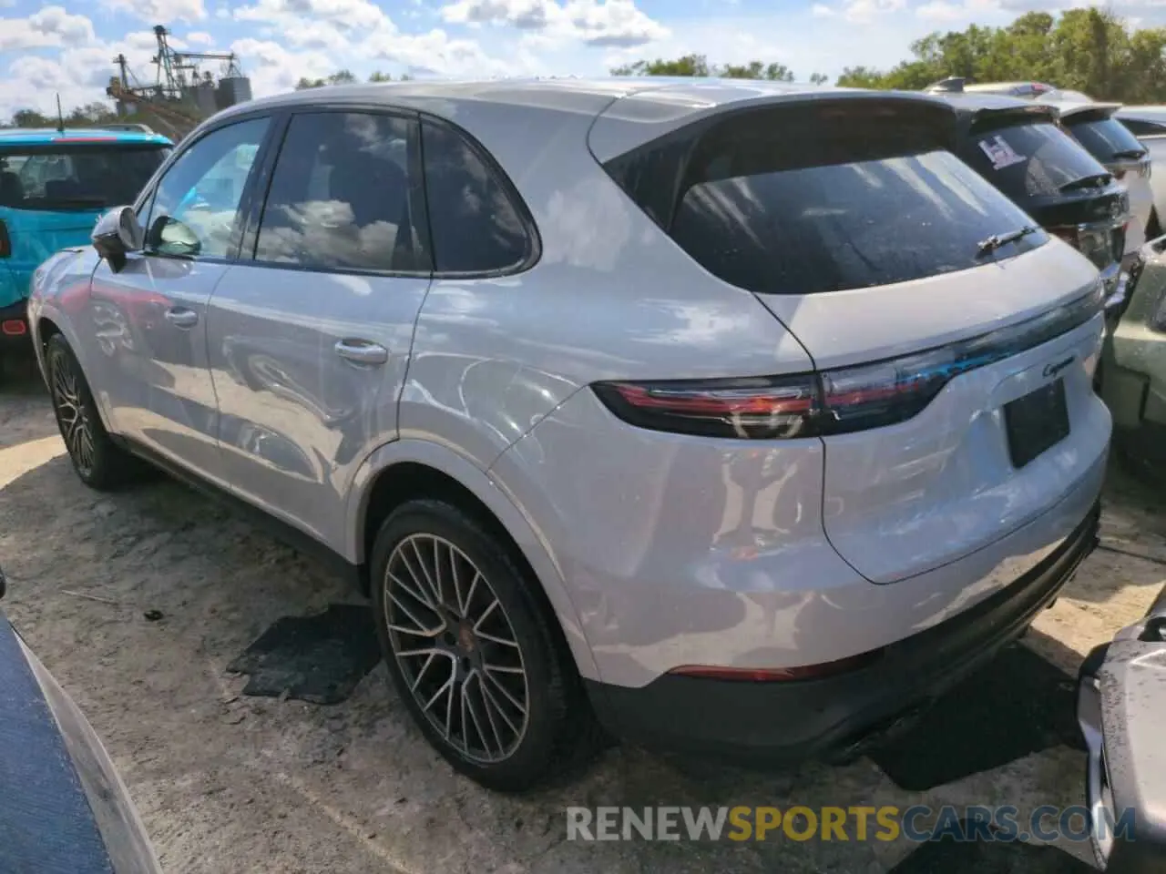 2 Photograph of a damaged car WP1AA2AY4NDA05752 PORSCHE CAYENNE 2022