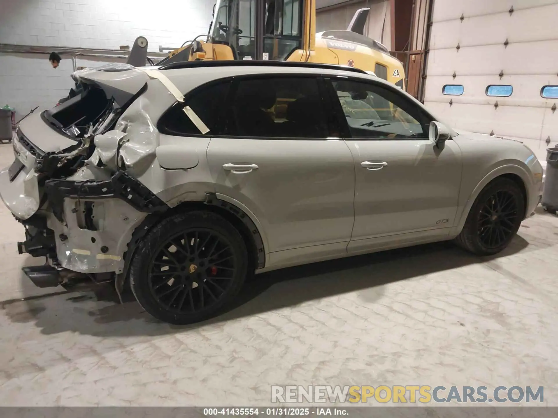13 Photograph of a damaged car WP1AG2AY8NDA39000 PORSCHE CAYENNE 2022
