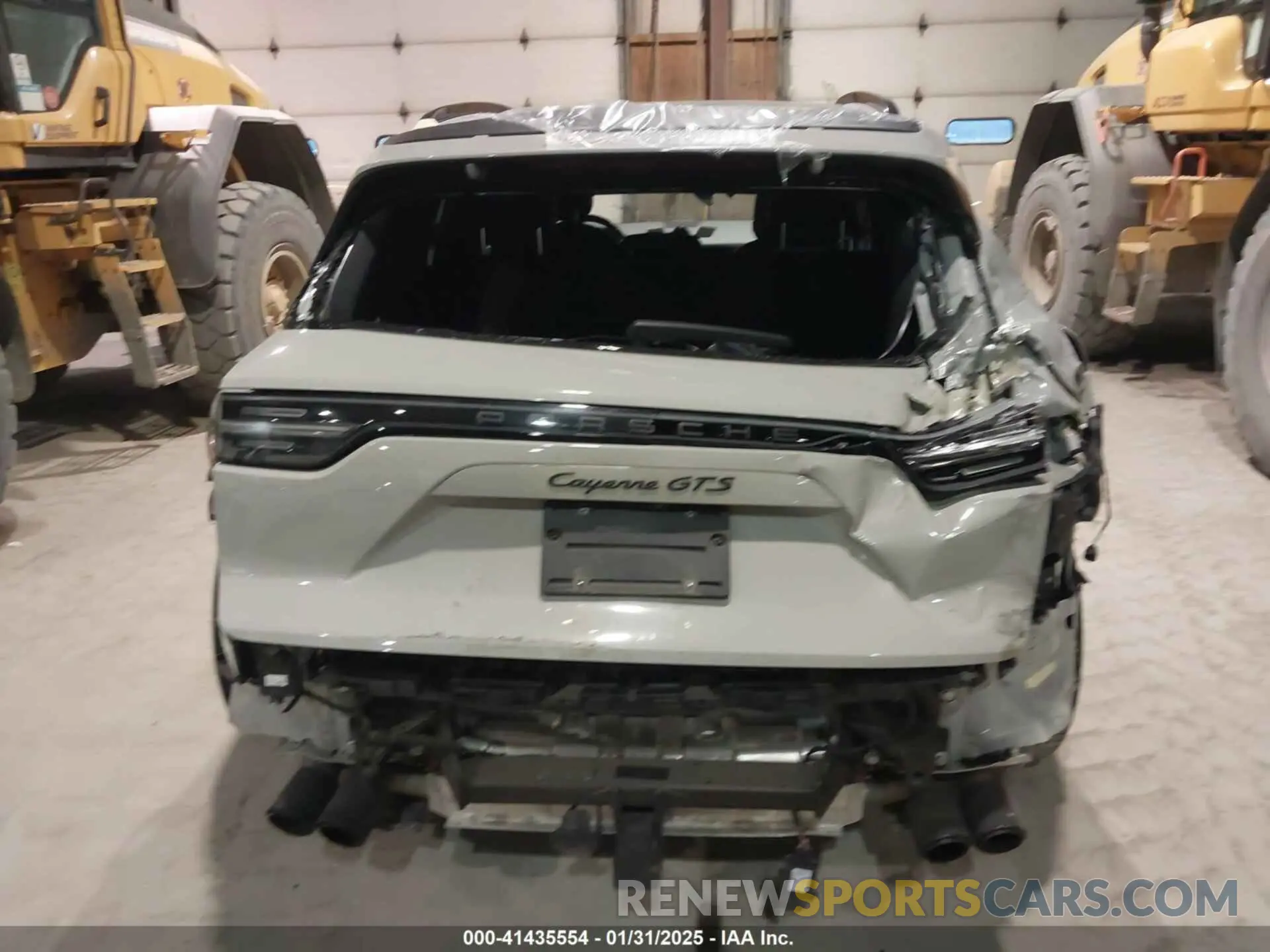 16 Photograph of a damaged car WP1AG2AY8NDA39000 PORSCHE CAYENNE 2022