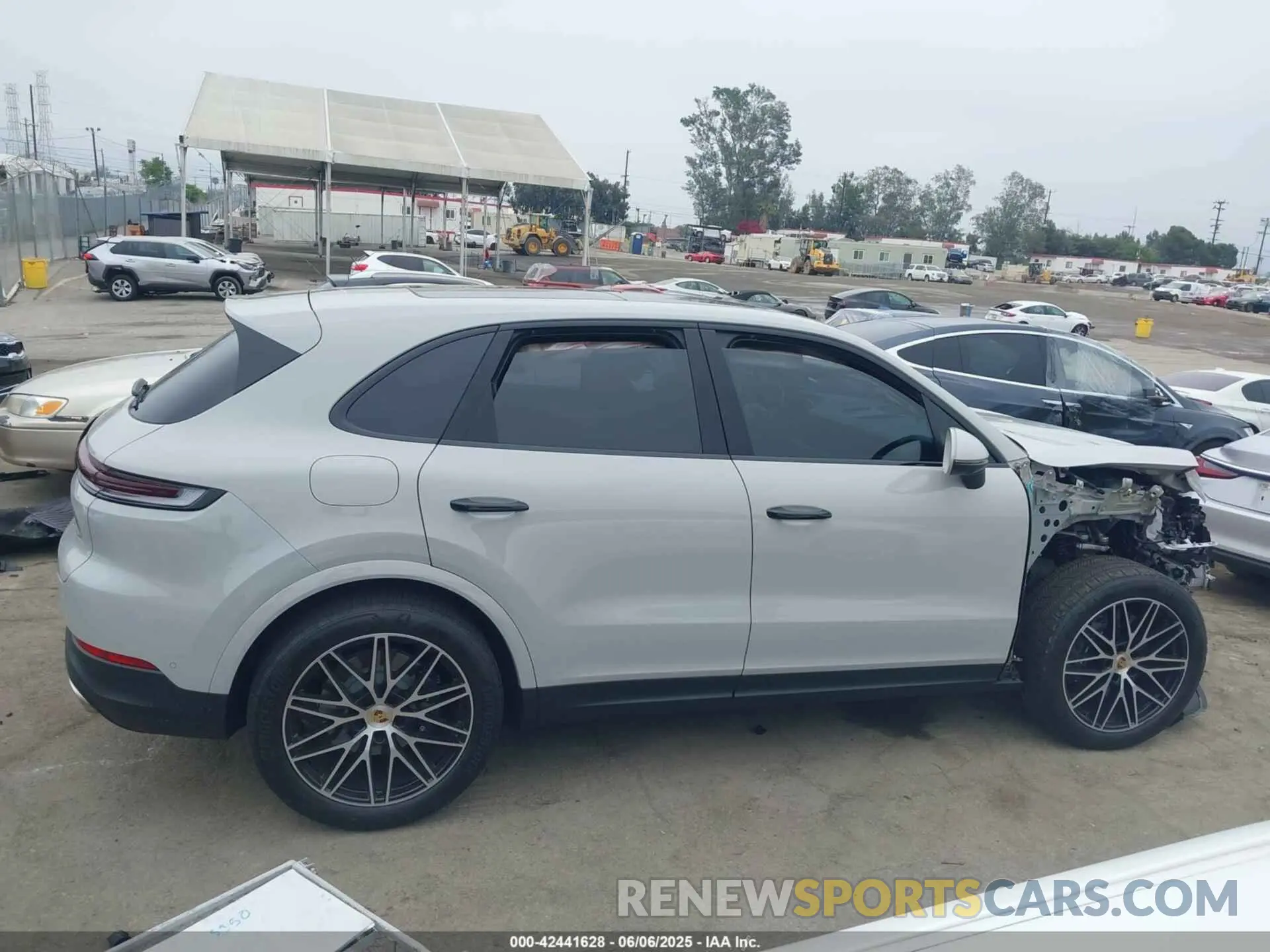 14 Photograph of a damaged car WP1AA2AY0RDA14504 PORSCHE CAYENNE 2024