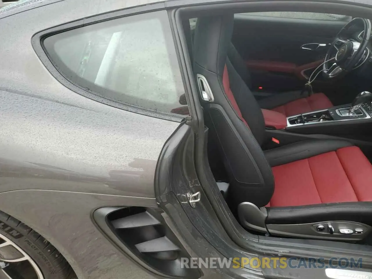 10 Photograph of a damaged car WP0AB2A89NS263274 PORSCHE CAYMAN 2022