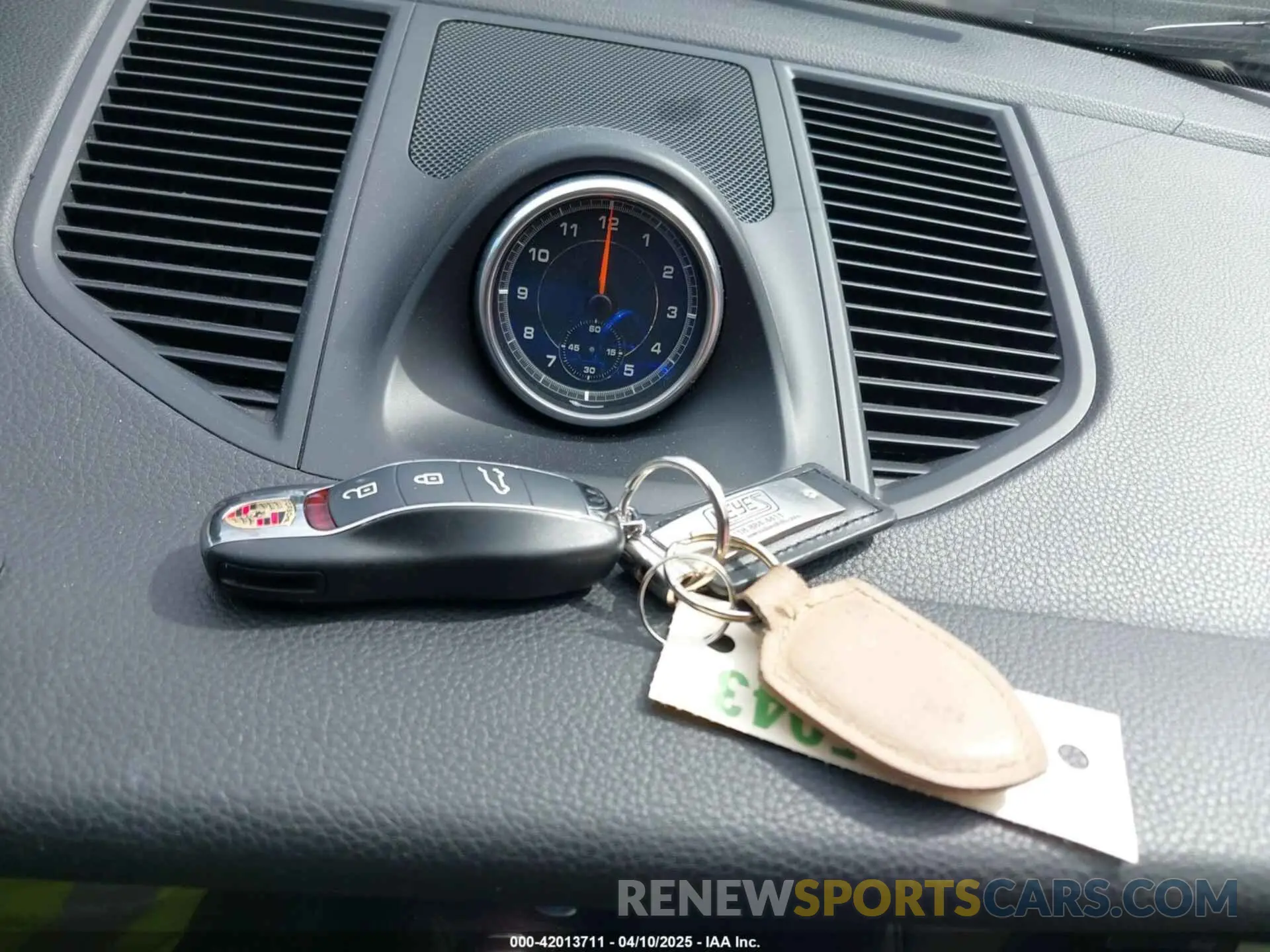 11 Photograph of a damaged car WP1AA2A50KLB05922 PORSCHE MACAN 2019