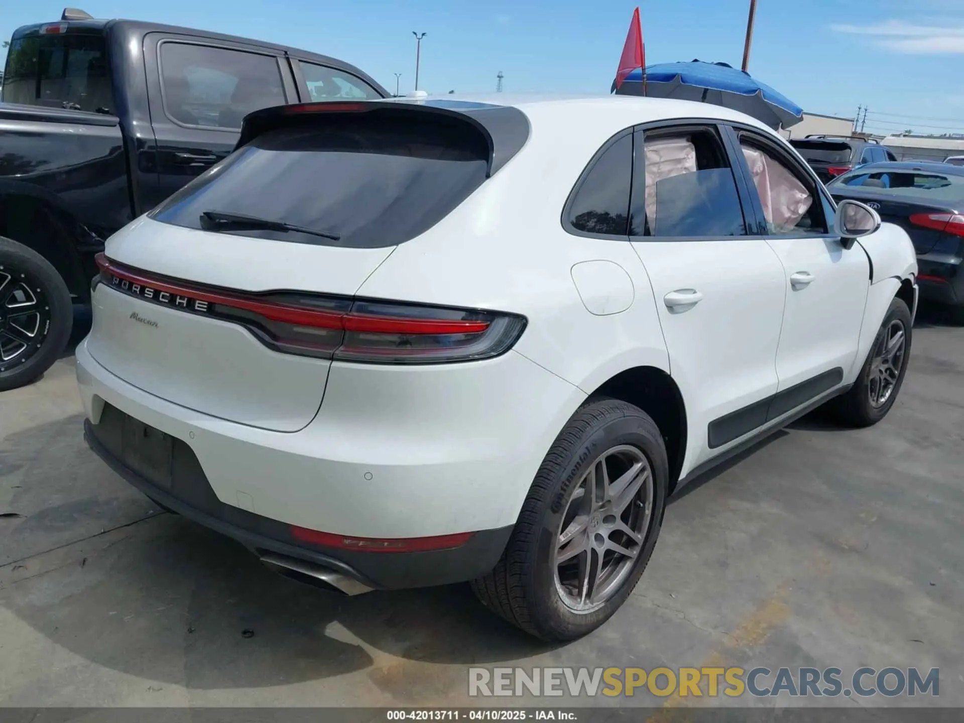 4 Photograph of a damaged car WP1AA2A50KLB05922 PORSCHE MACAN 2019