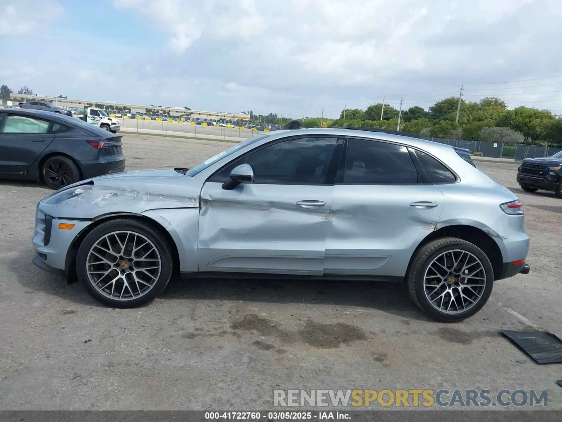 13 Фотография поврежденного автомобиля WP1AA2A51KLB02169 PORSCHE MACAN 2019