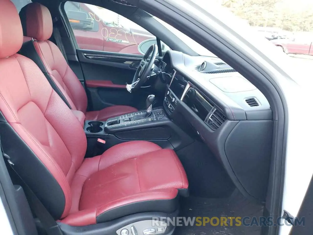 5 Photograph of a damaged car WP1AA2A54KLB04756 PORSCHE MACAN 2019