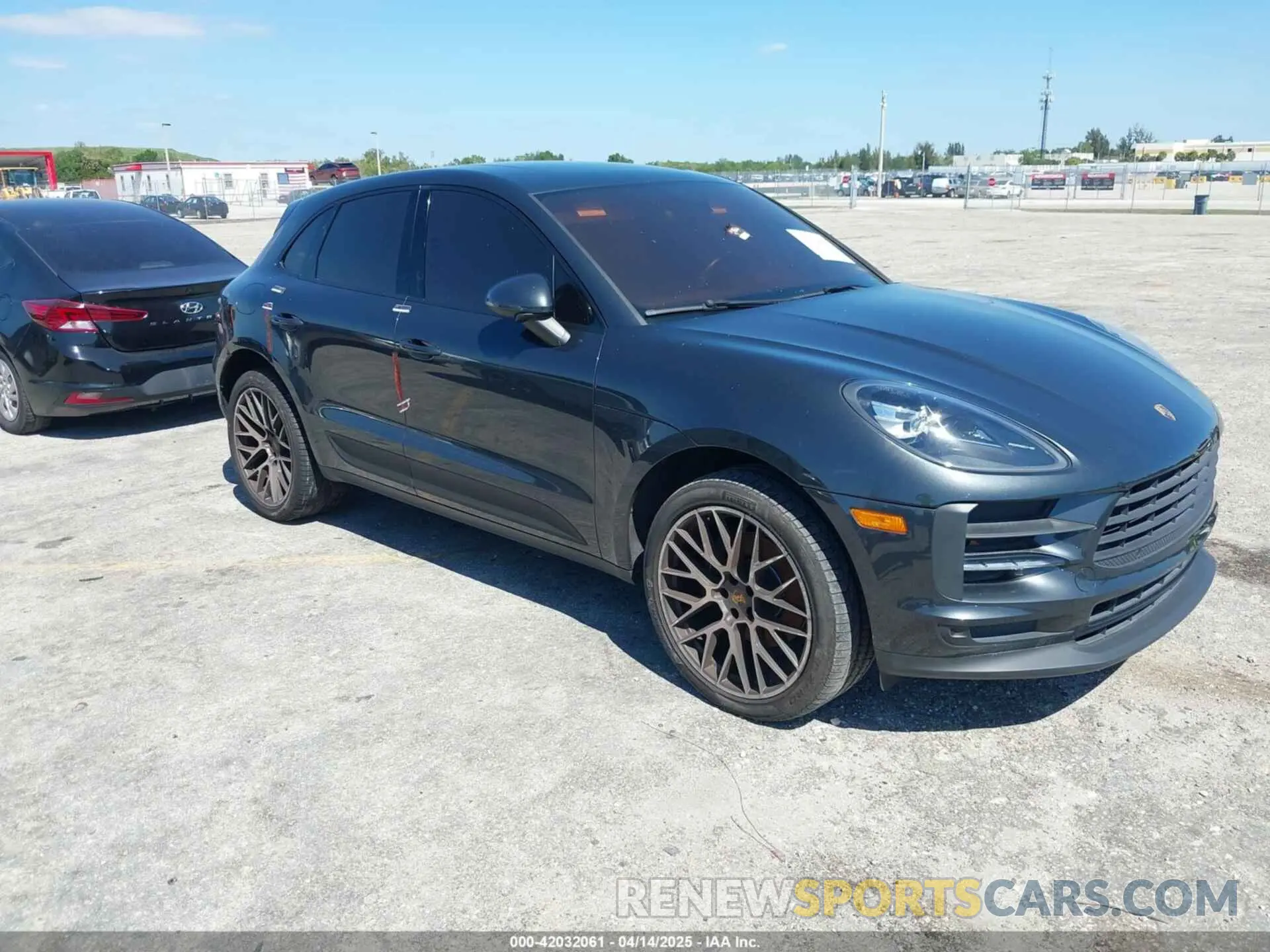 1 Photograph of a damaged car WP1AA2A58KLB08292 PORSCHE MACAN 2019