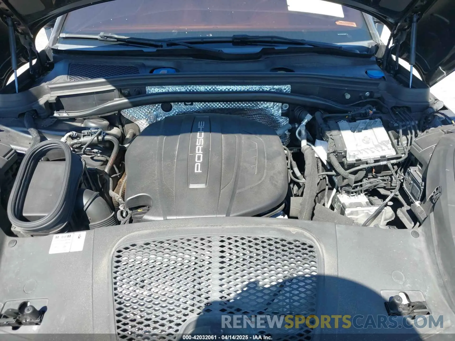 10 Photograph of a damaged car WP1AA2A58KLB08292 PORSCHE MACAN 2019