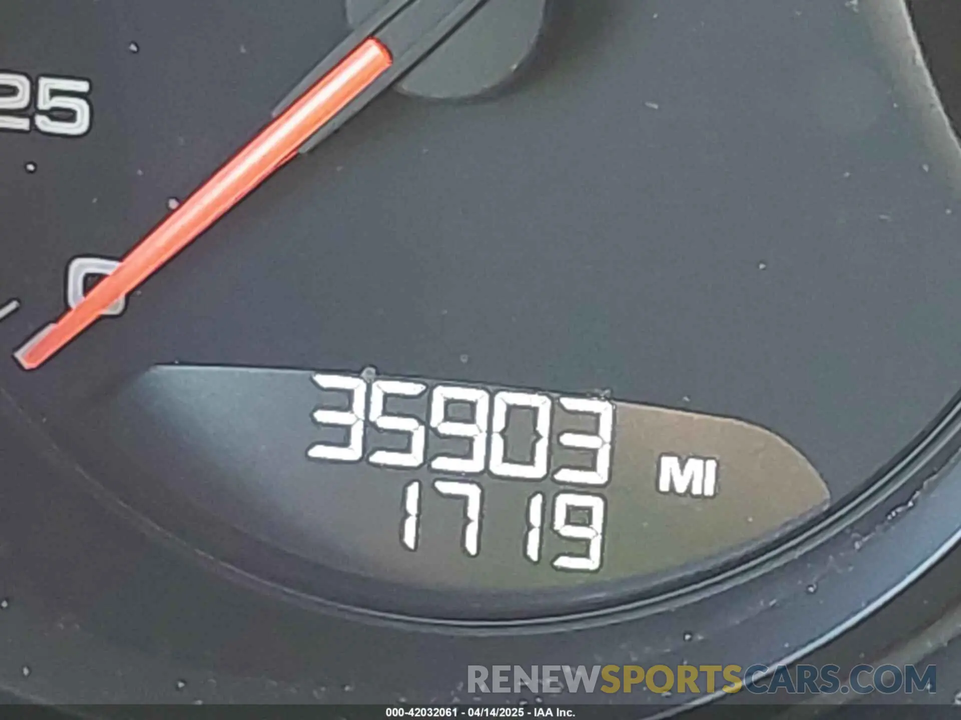 14 Photograph of a damaged car WP1AA2A58KLB08292 PORSCHE MACAN 2019