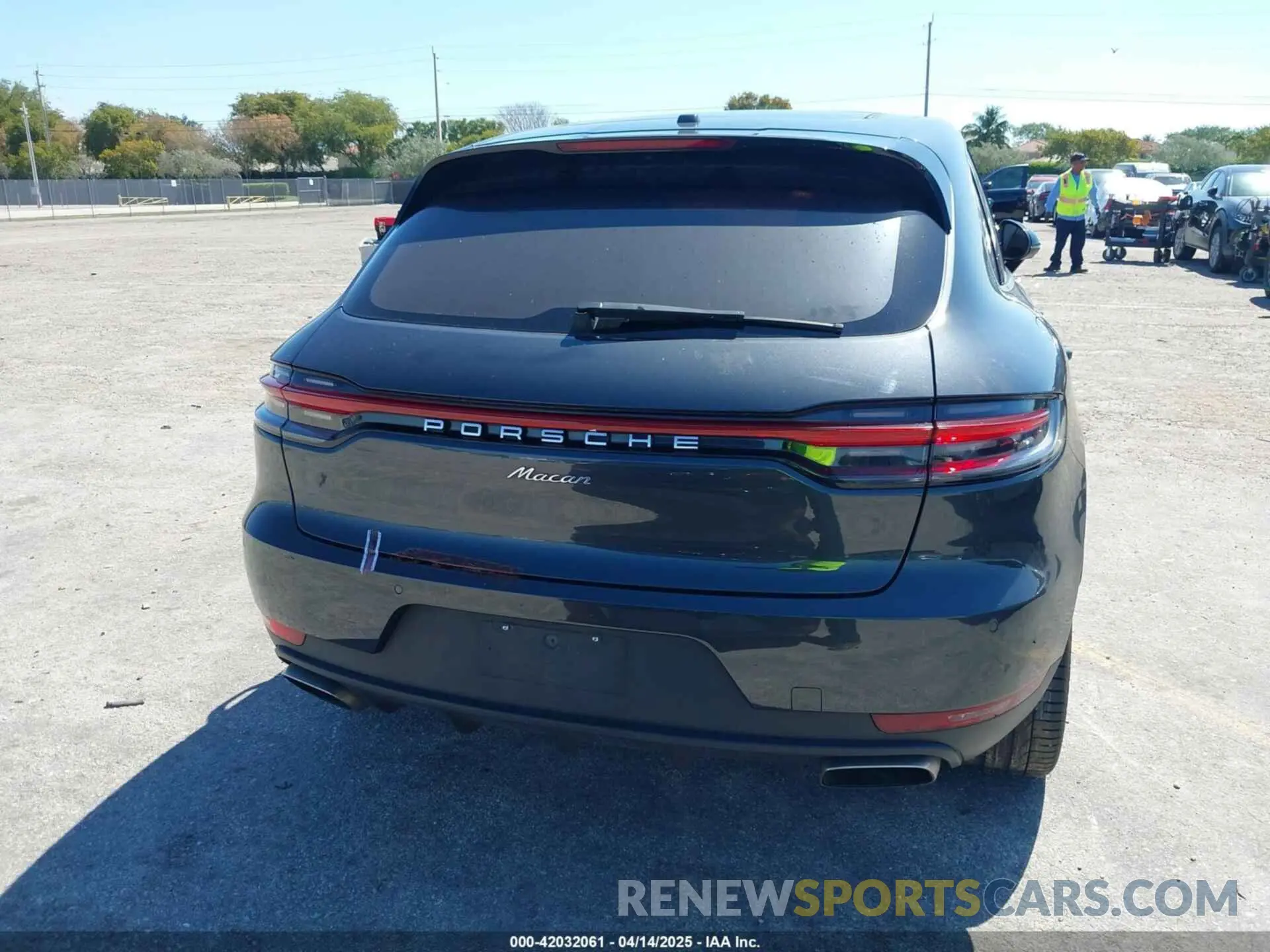 15 Photograph of a damaged car WP1AA2A58KLB08292 PORSCHE MACAN 2019