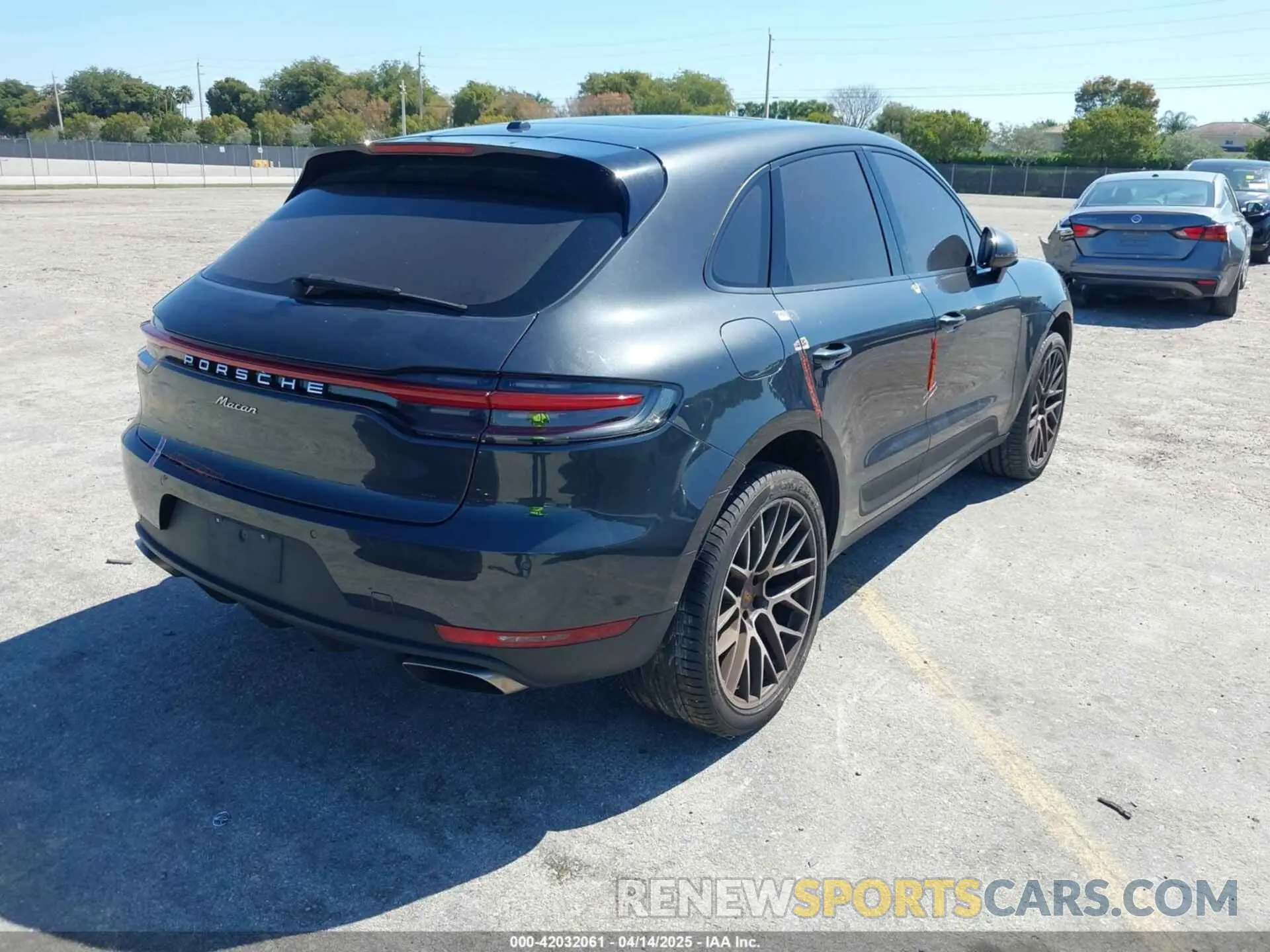 4 Photograph of a damaged car WP1AA2A58KLB08292 PORSCHE MACAN 2019
