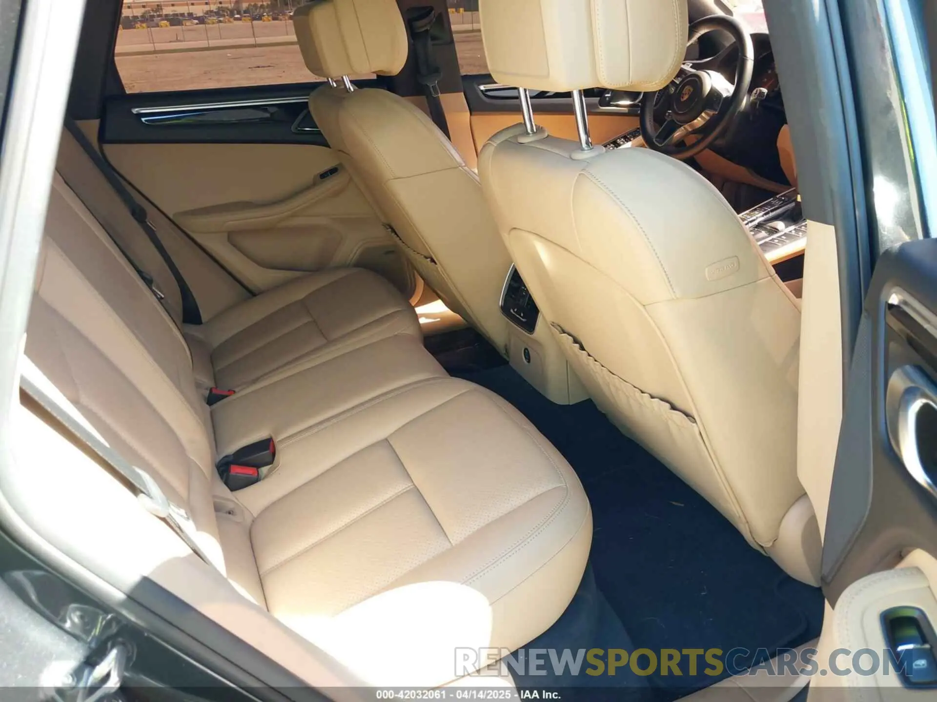 8 Photograph of a damaged car WP1AA2A58KLB08292 PORSCHE MACAN 2019