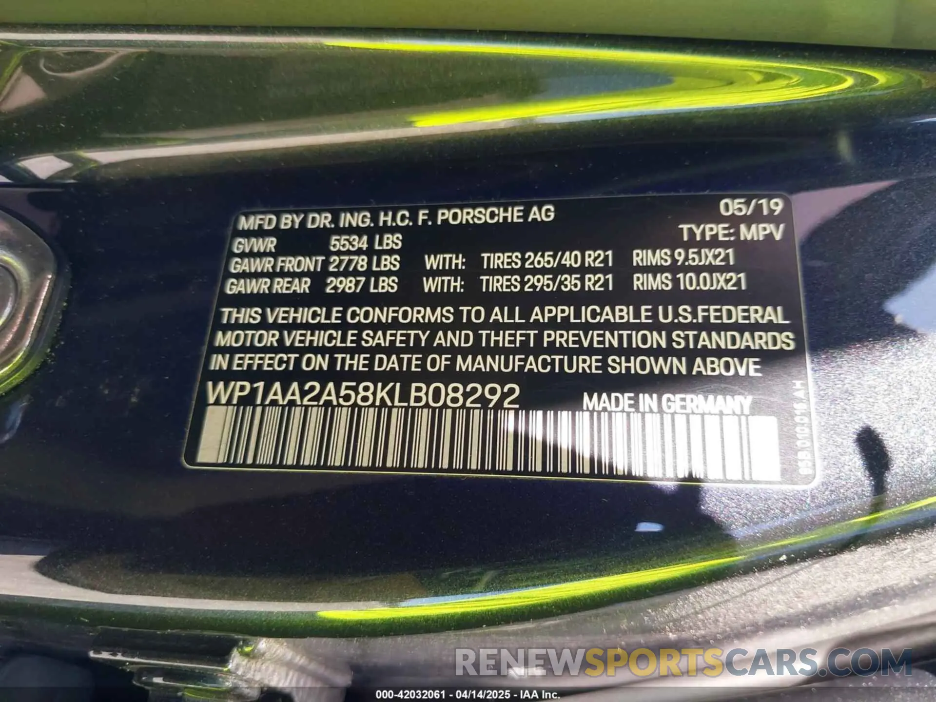 9 Photograph of a damaged car WP1AA2A58KLB08292 PORSCHE MACAN 2019