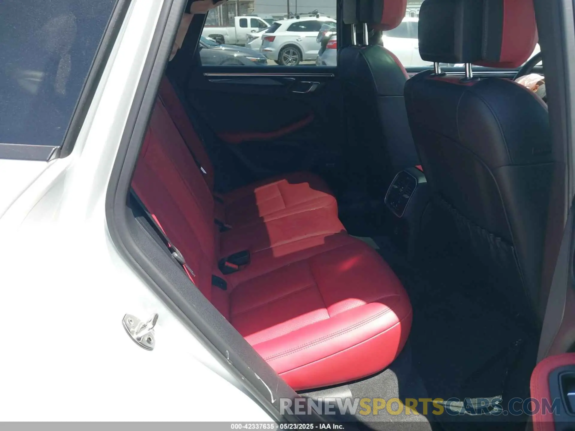 8 Photograph of a damaged car WP1AA2A5XKLB07595 PORSCHE MACAN 2019